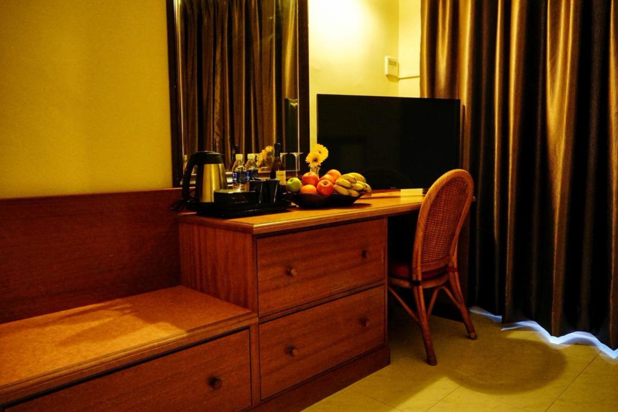 Leisure Cove Hotel & Apartments