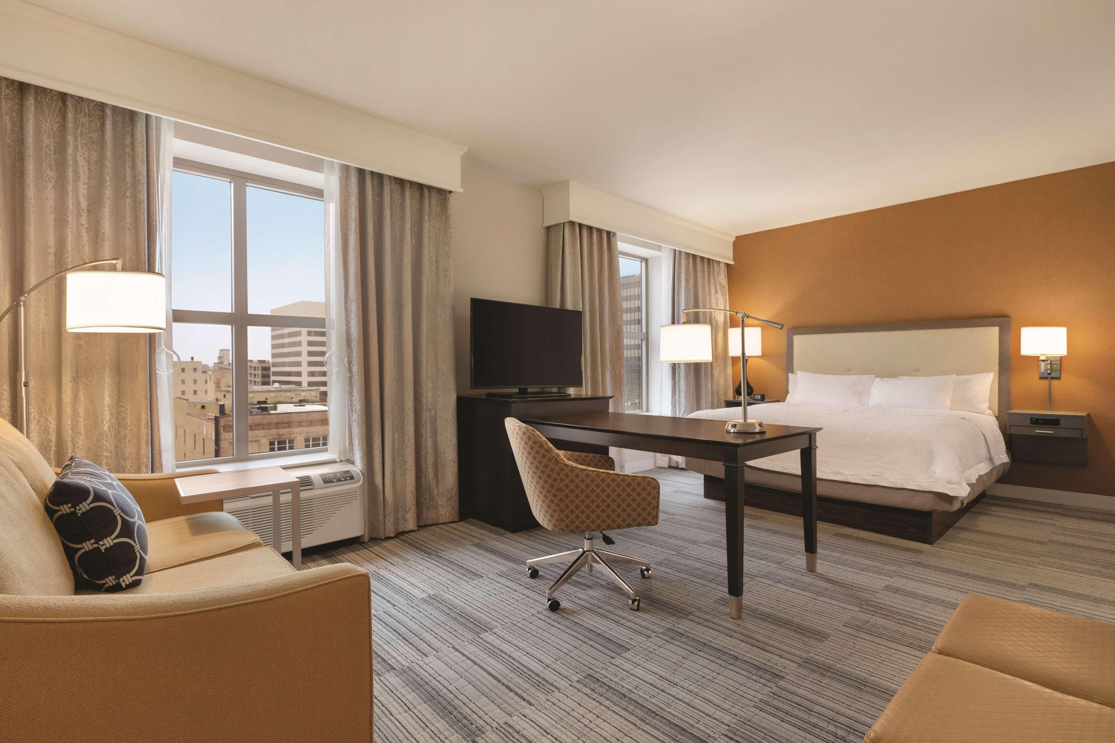Hampton Inn & Suites Roanoke-Downtown