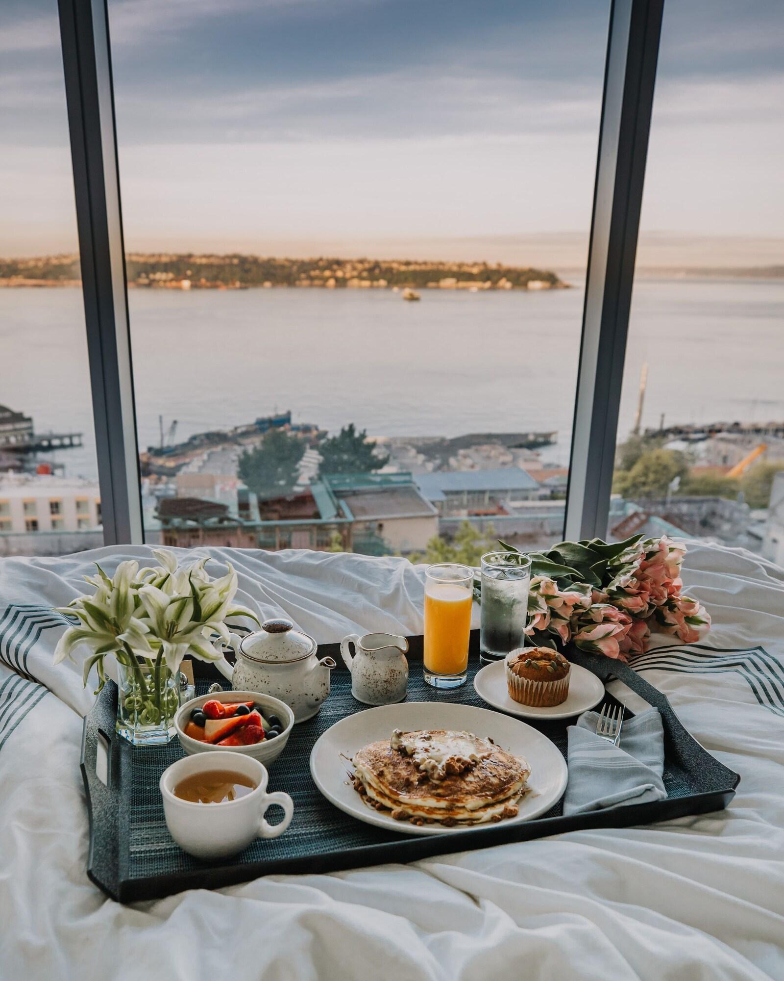 Thompson Seattle, by Hyatt by null