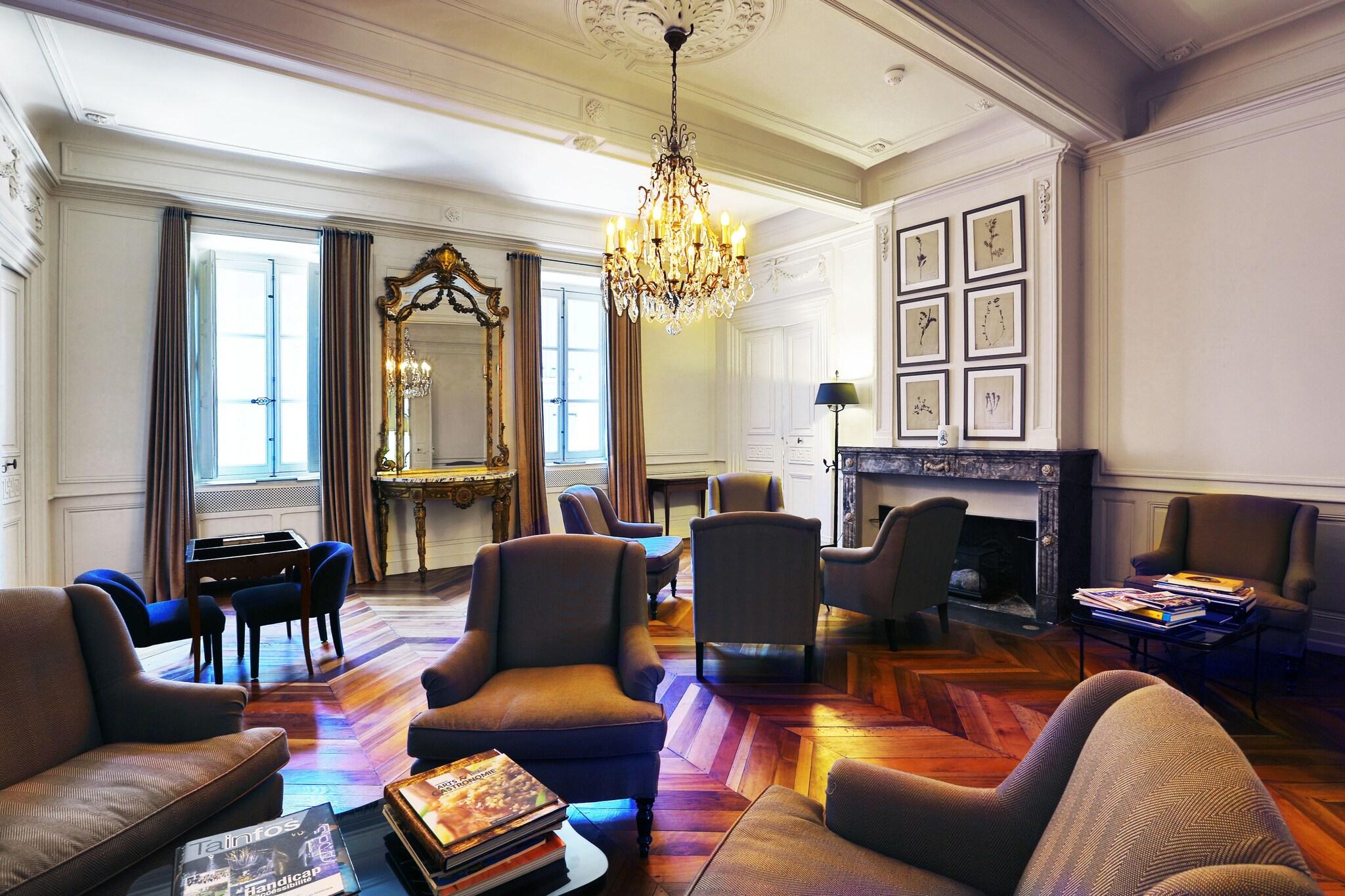 Hôtel de la Villeon by null