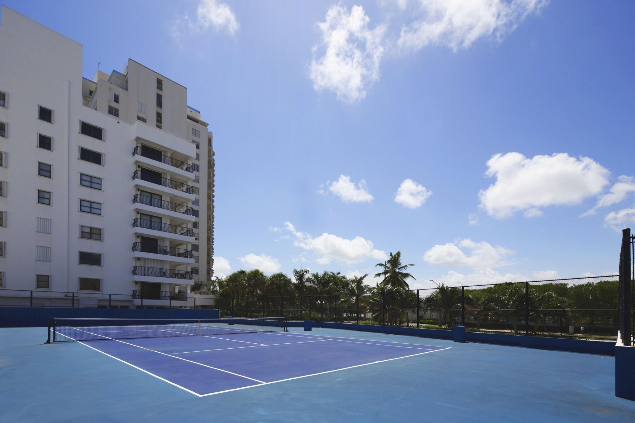 Newpoint Miami Beach Apartments