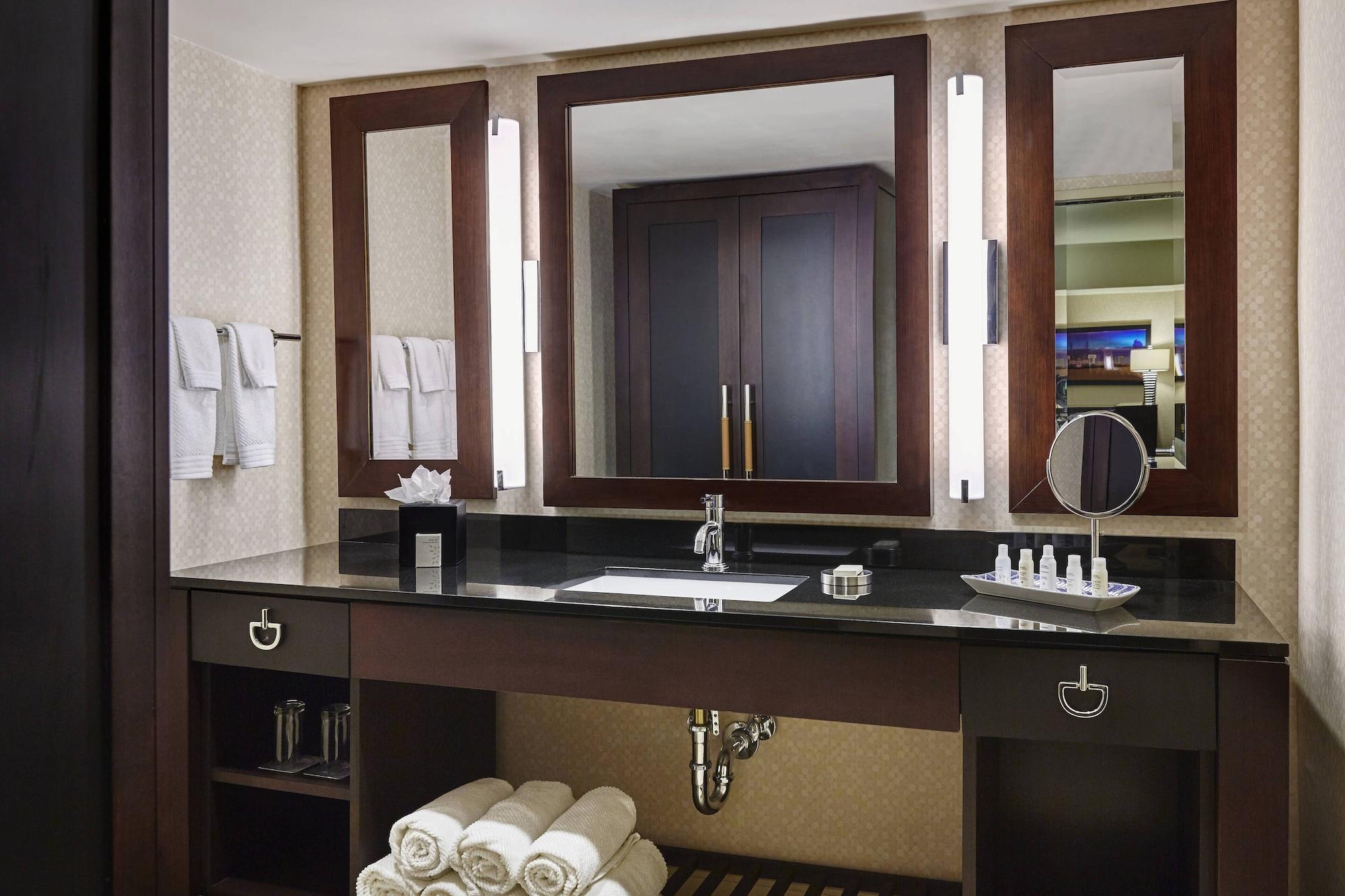 Renaissance Phoenix Downtown Hotel by null