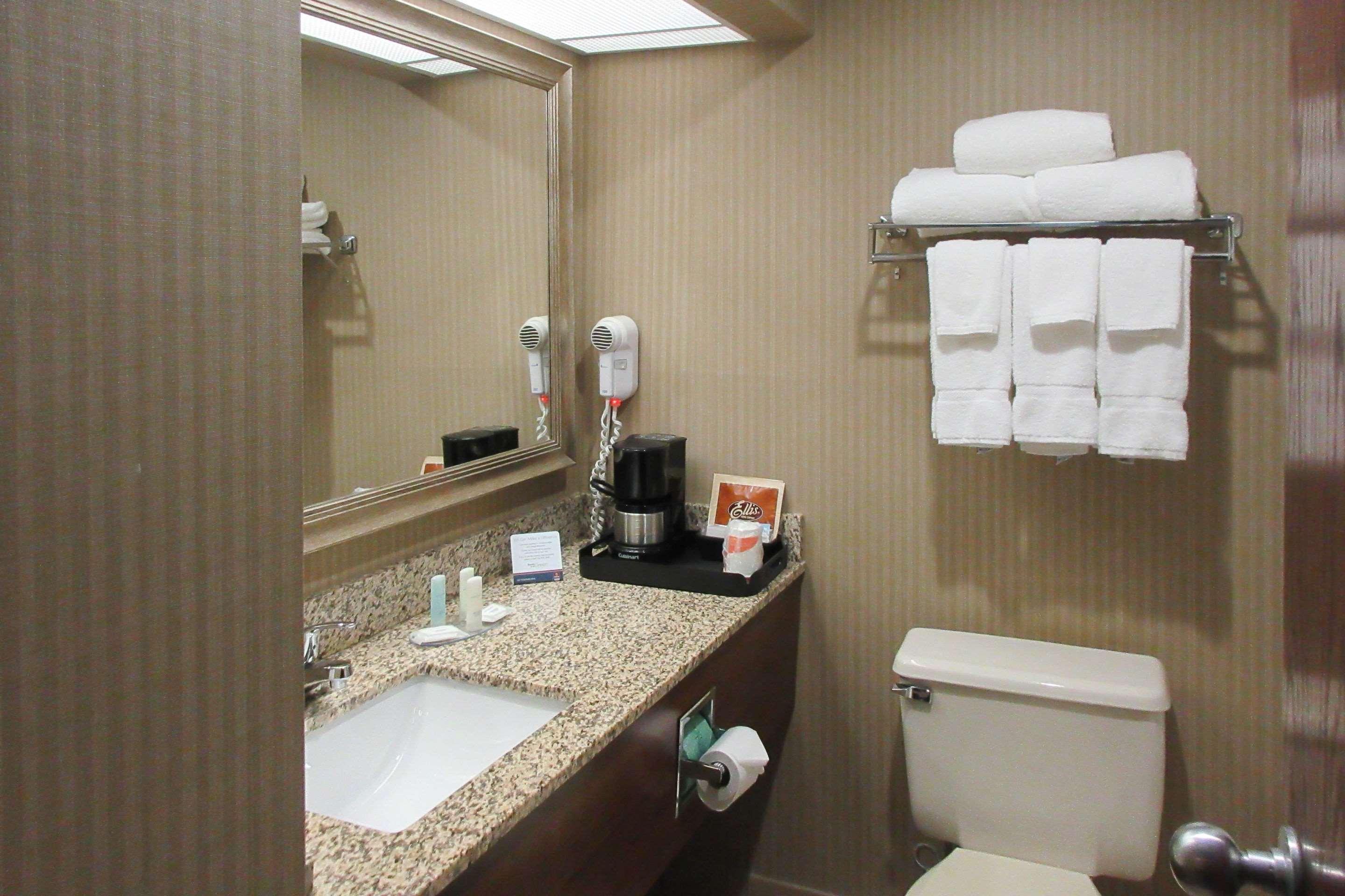 Clarion Inn & Suites - University Area