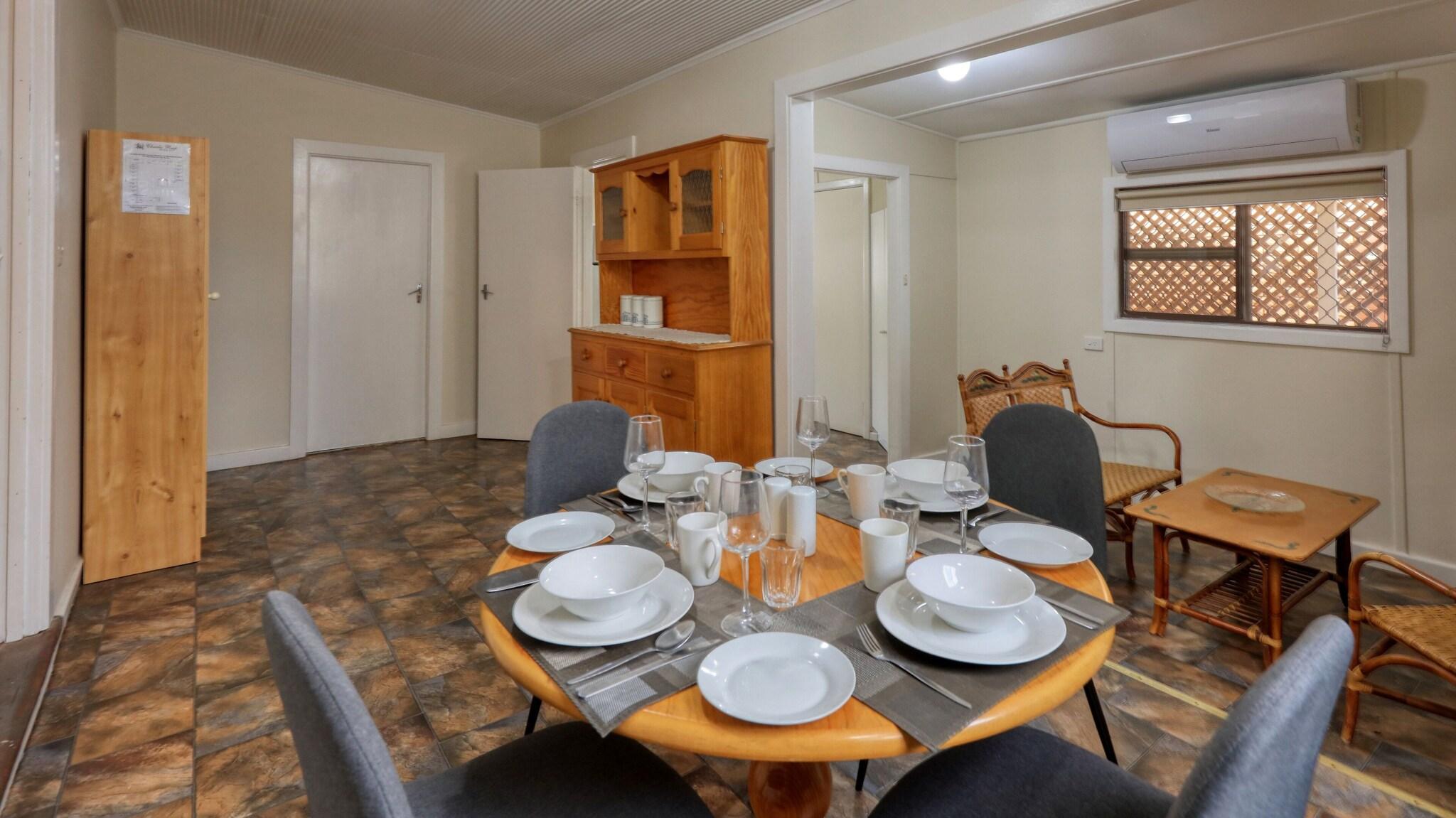 Charles Rasp Motor Inn and Cottages