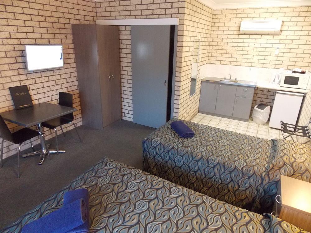 Cowra Crest Motel by null