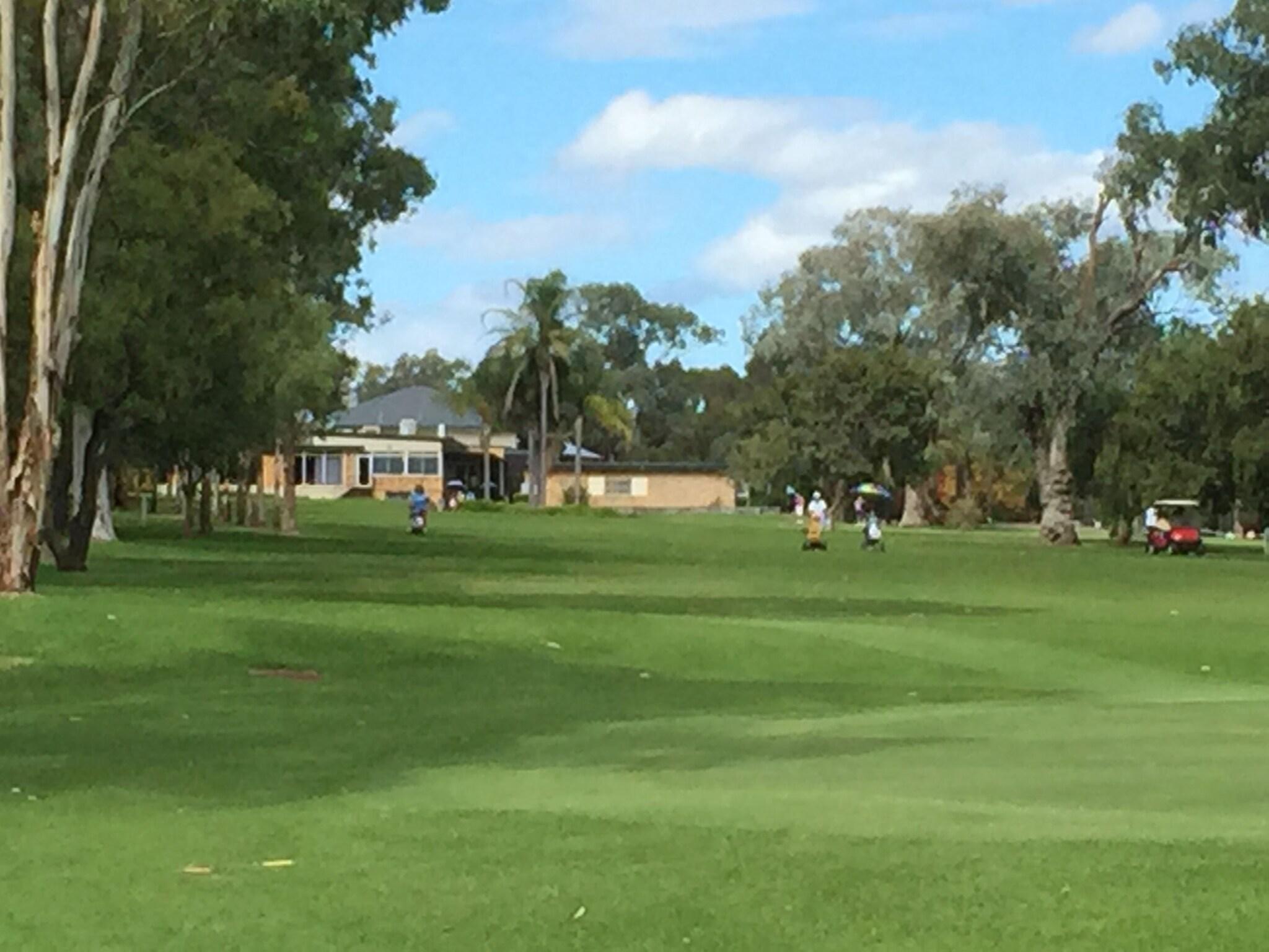 Golf Links Motel by null