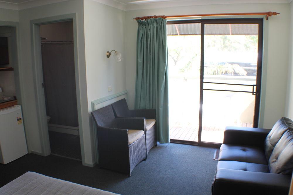 Lake Forbes Motel by null
