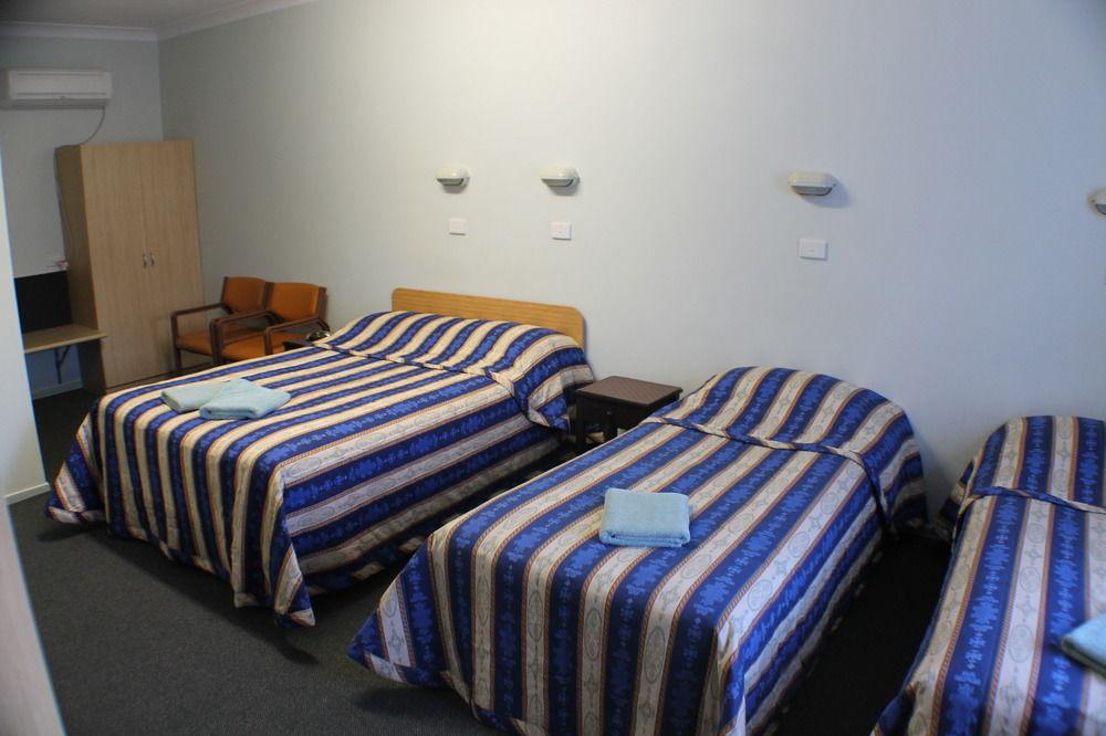 Lake Forbes Motel by null