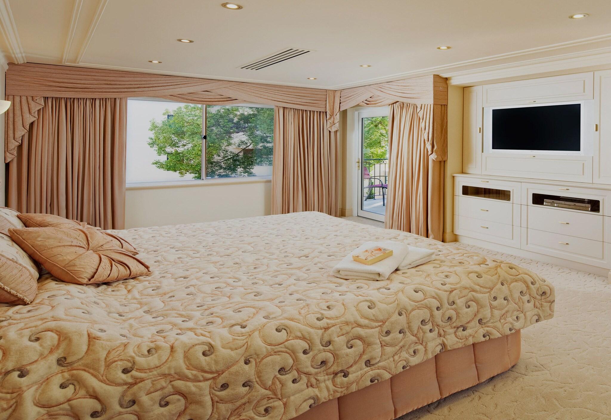 The Peninsula Riverside Serviced Apartments by null