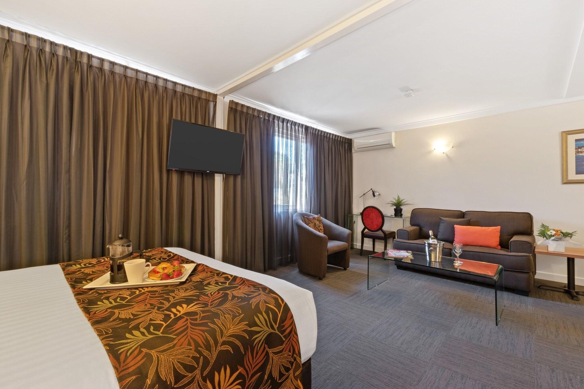 The Peninsula Riverside Serviced Apartments by null