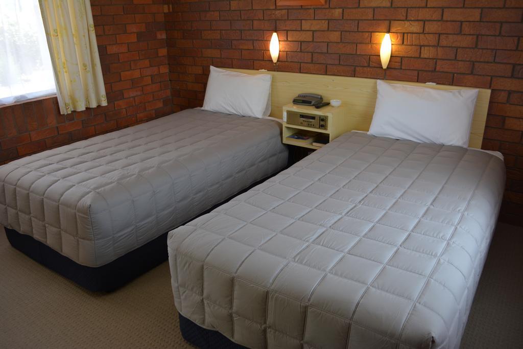 Peter Allen Motor Inn by null