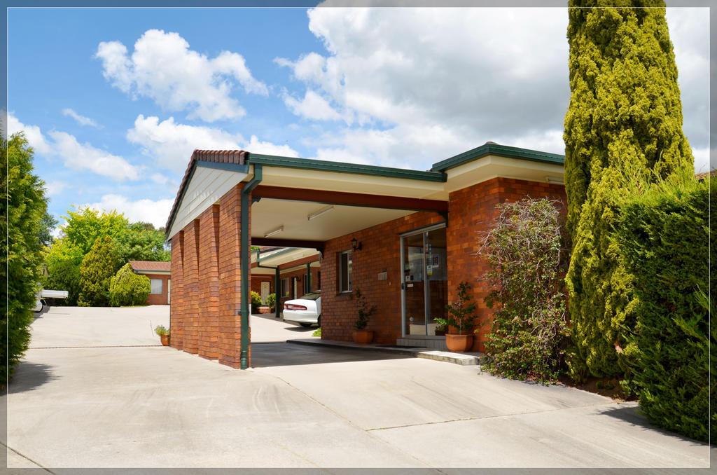 Peter Allen Motor Inn by null