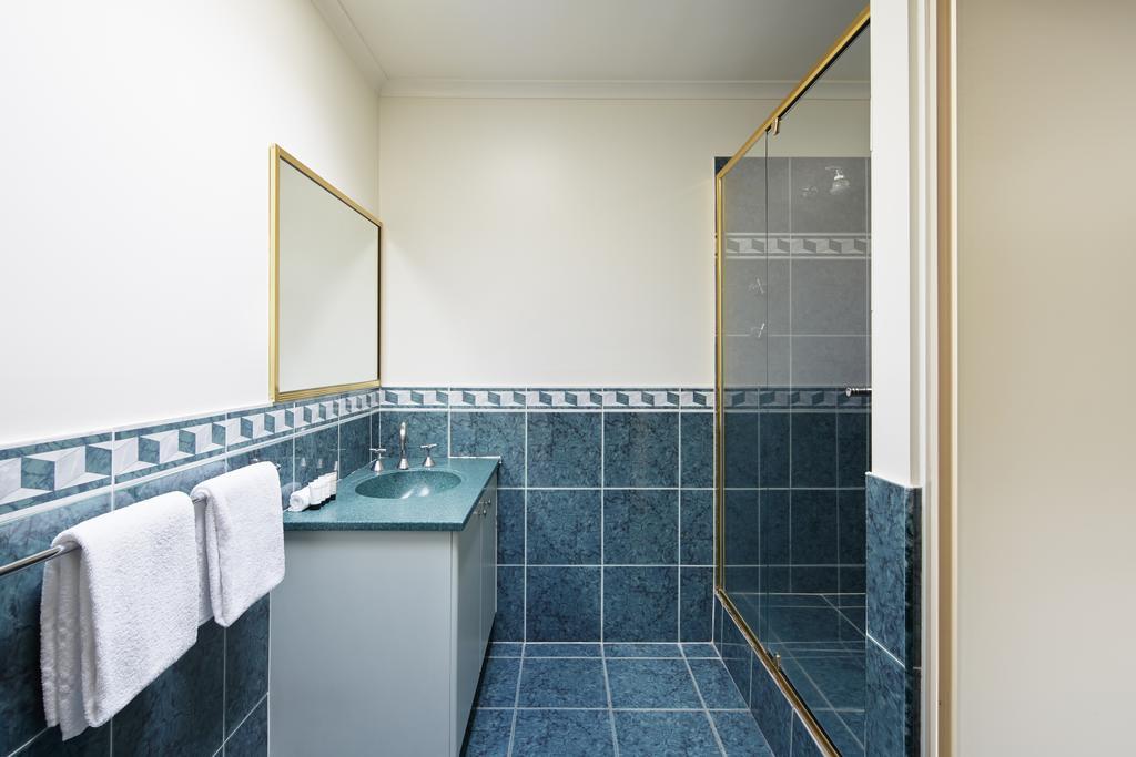 Pinnacle Apartments Canberra by null