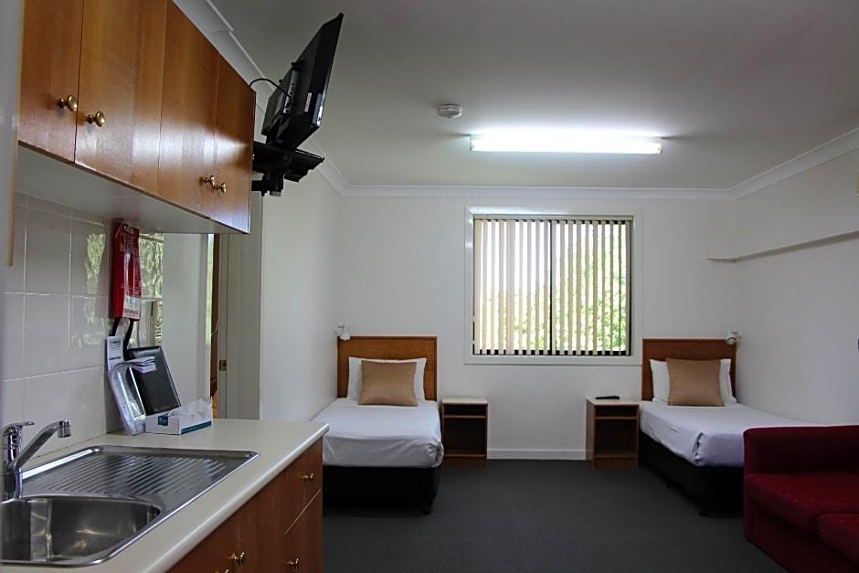 Pioneer Way Motel
