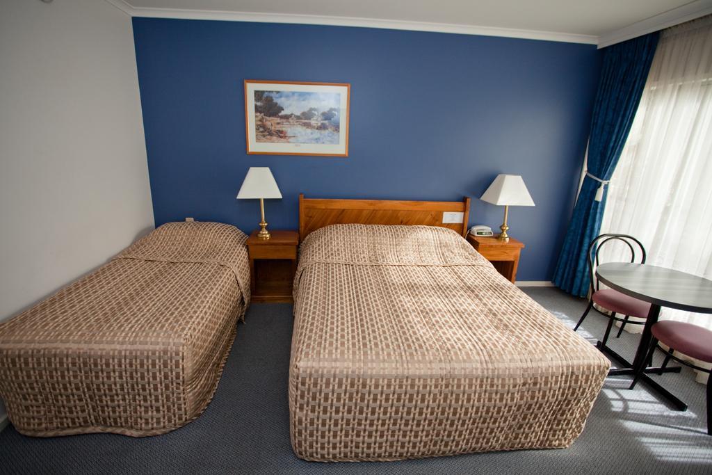 Riverboat Lodge Motor Inn