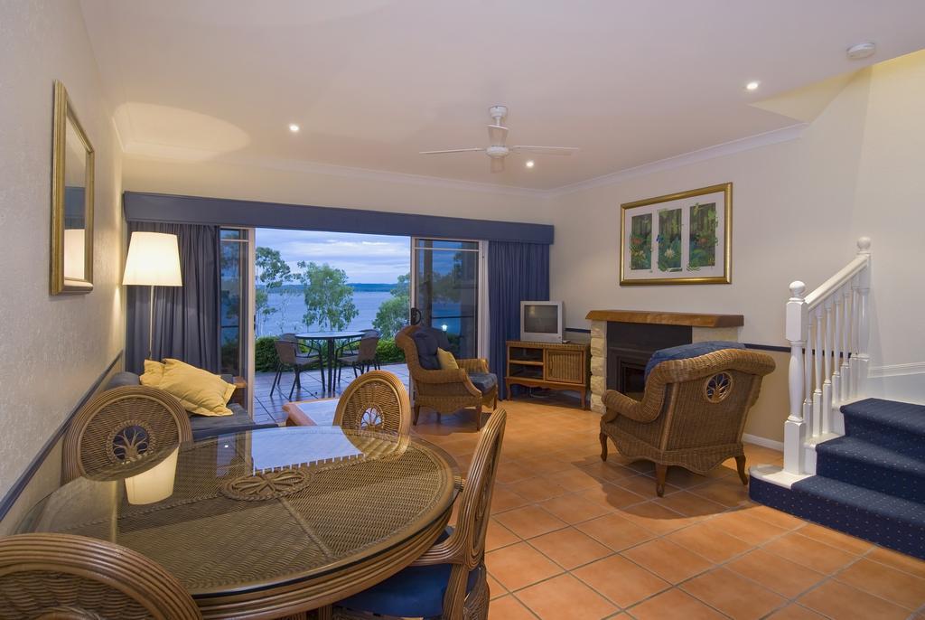 Tinaroo Lake Resort by null