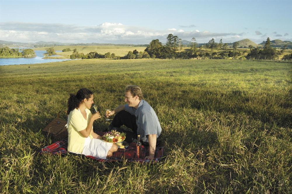 Tinaroo Lake Resort by null