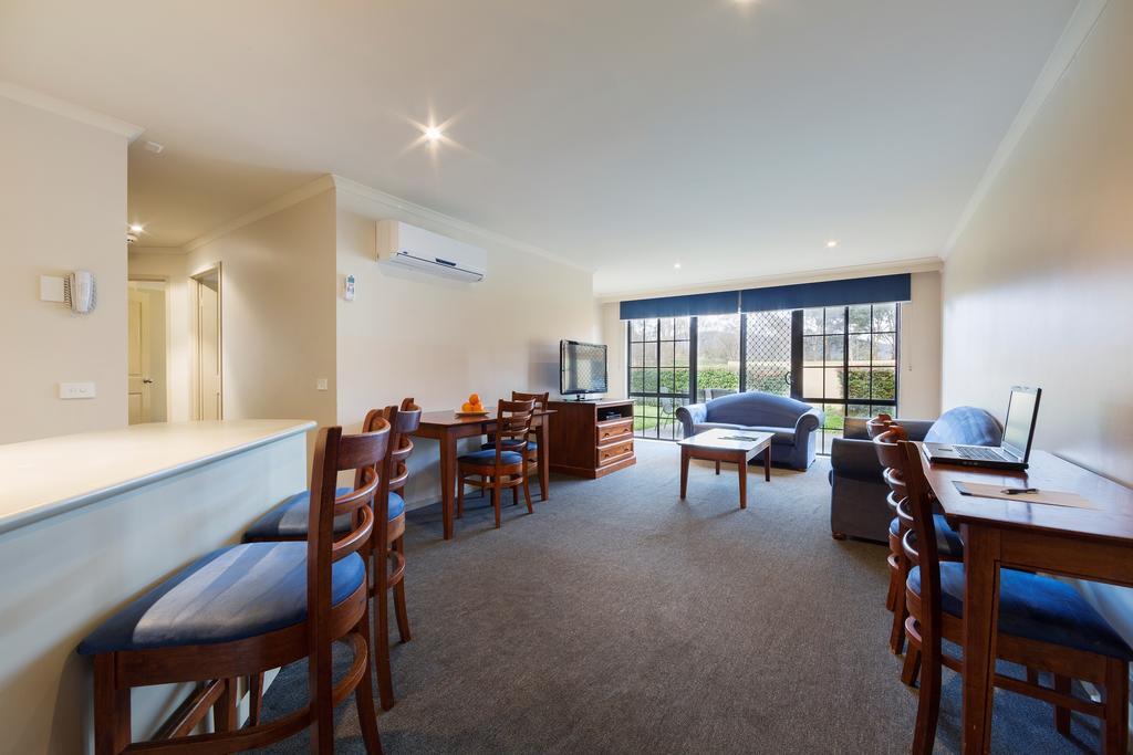 Canberra Parklands Central Apartments Hotel by null