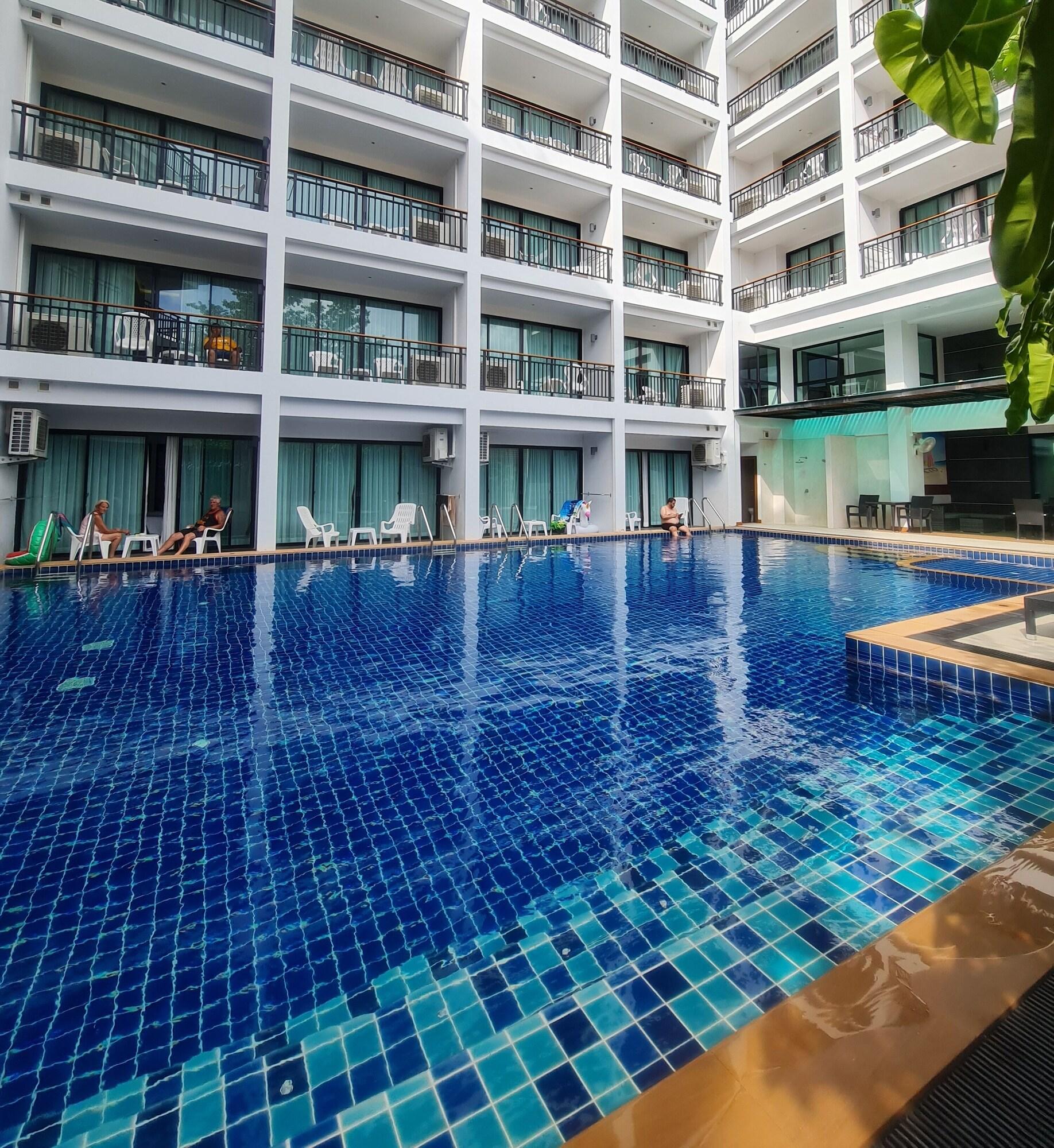 Paripas Patong Resort - фото