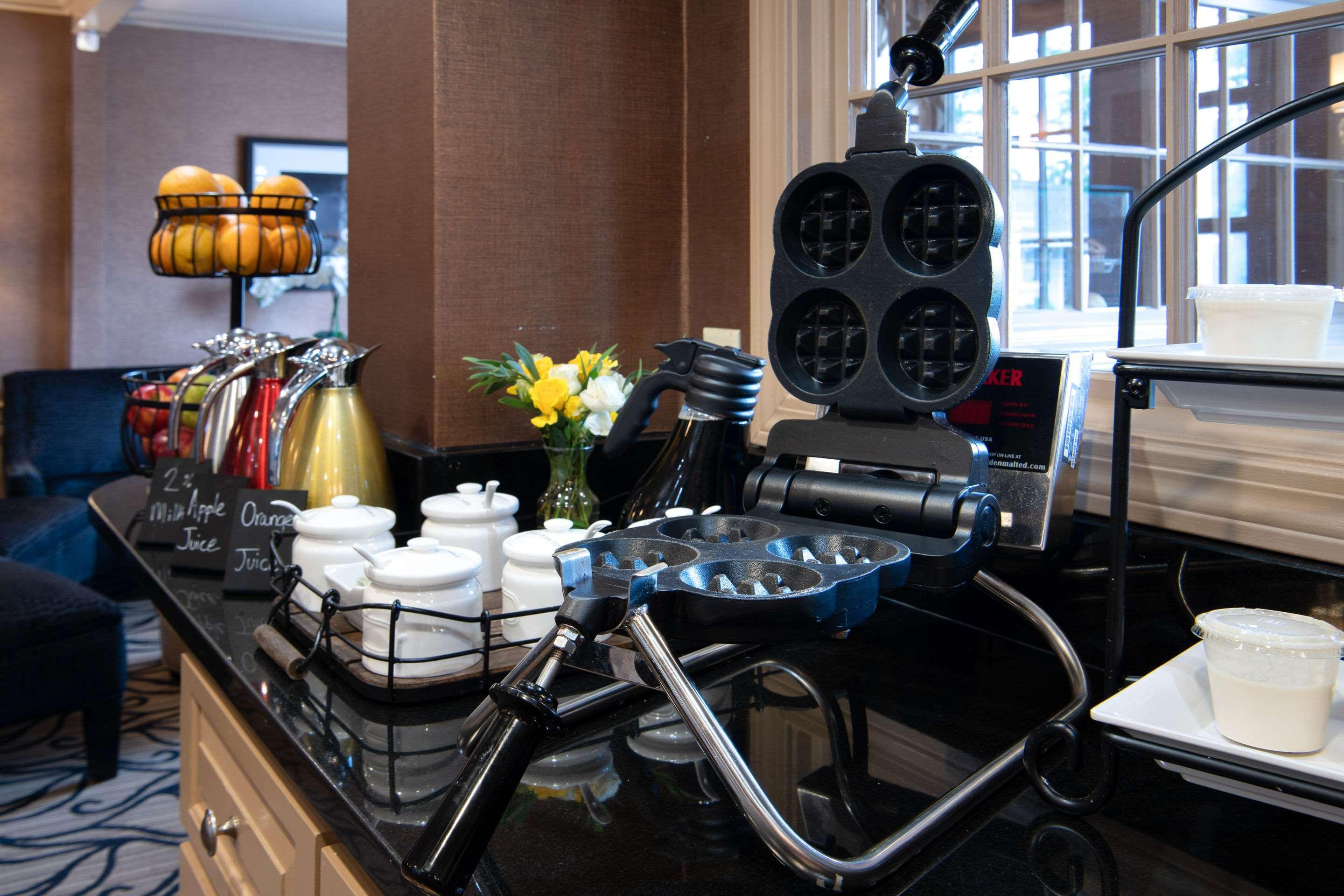 Port Inn and Suites Portsmouth, an Ascend Collection Hotel by null