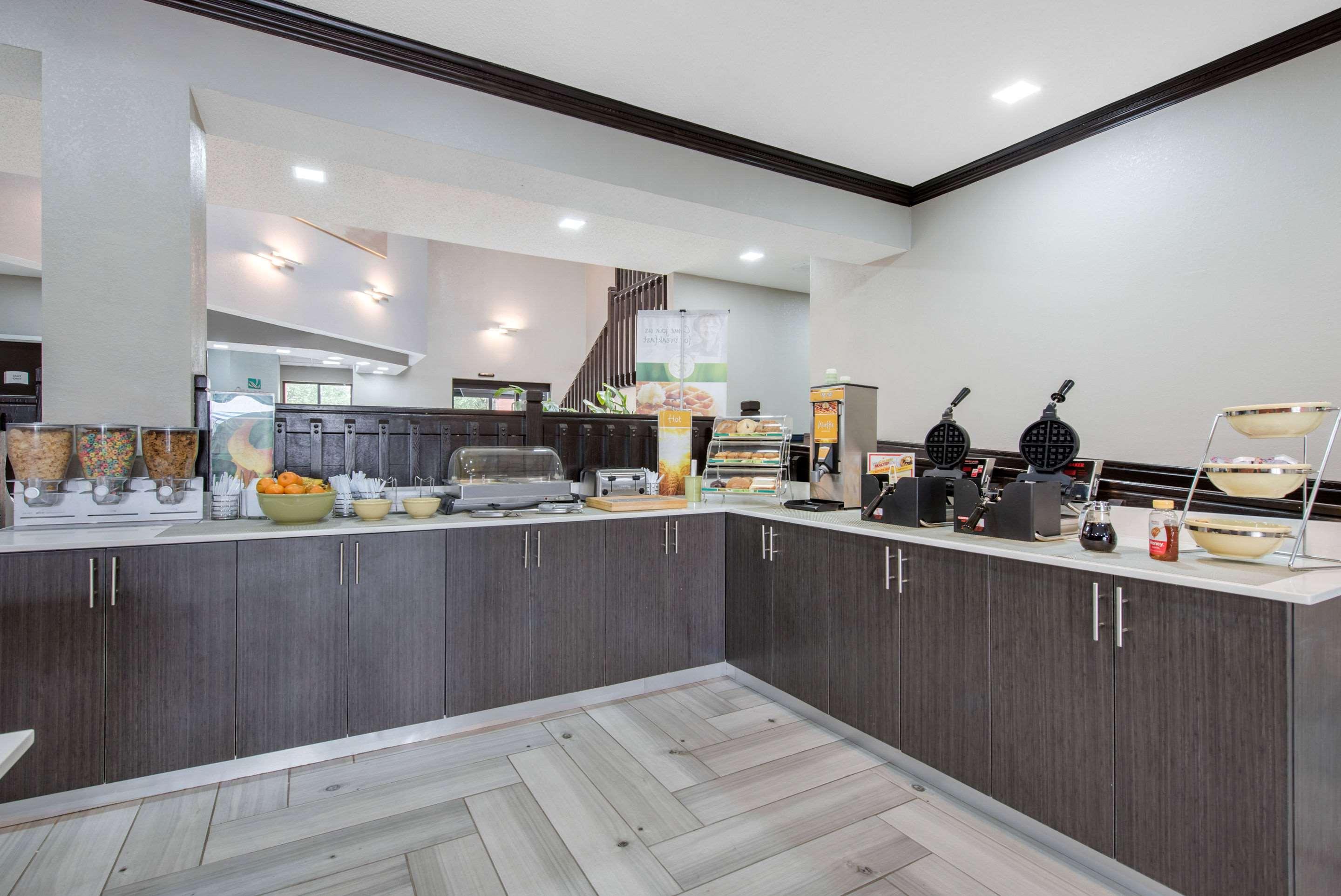 Quality Inn & Suites Brownsburg -Indianapolis West