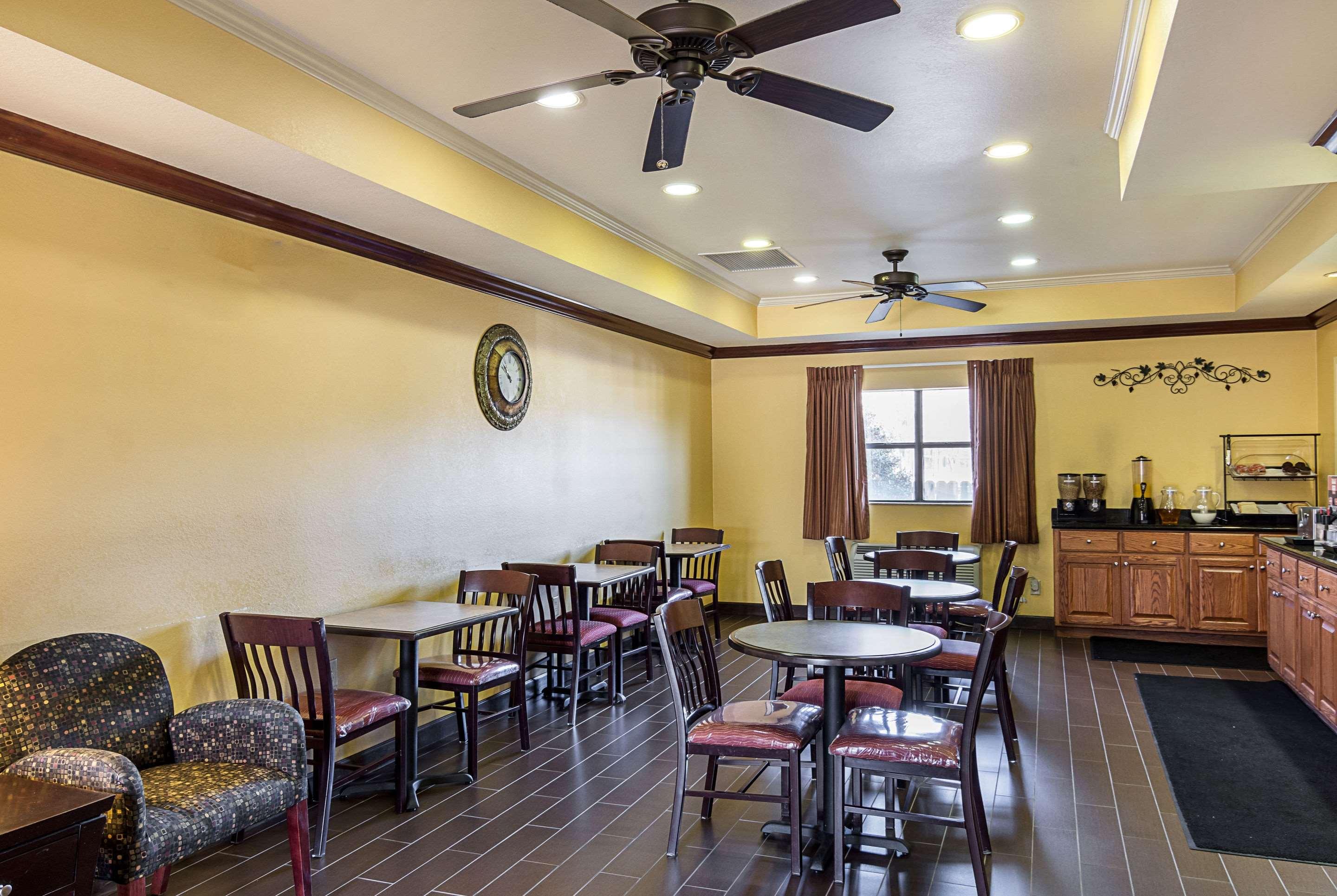 Econo Lodge Inn & Suites Little Rock Sw
