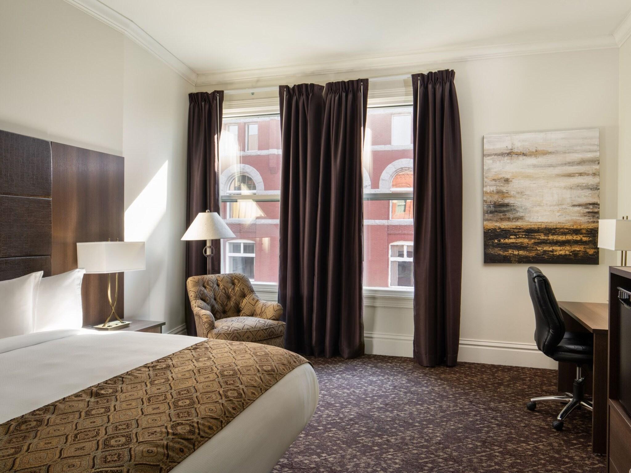 The Louie, A Davenport Hotel, Autograph Collection by null