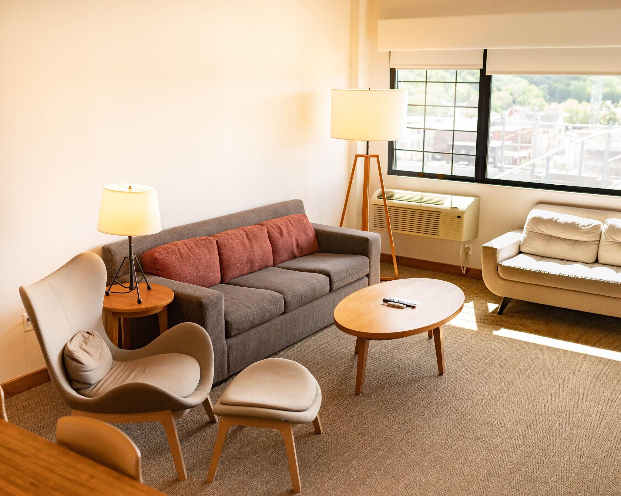 The Lismore Hotel Eau Claire - a DoubleTree by Hilton Hotel by null