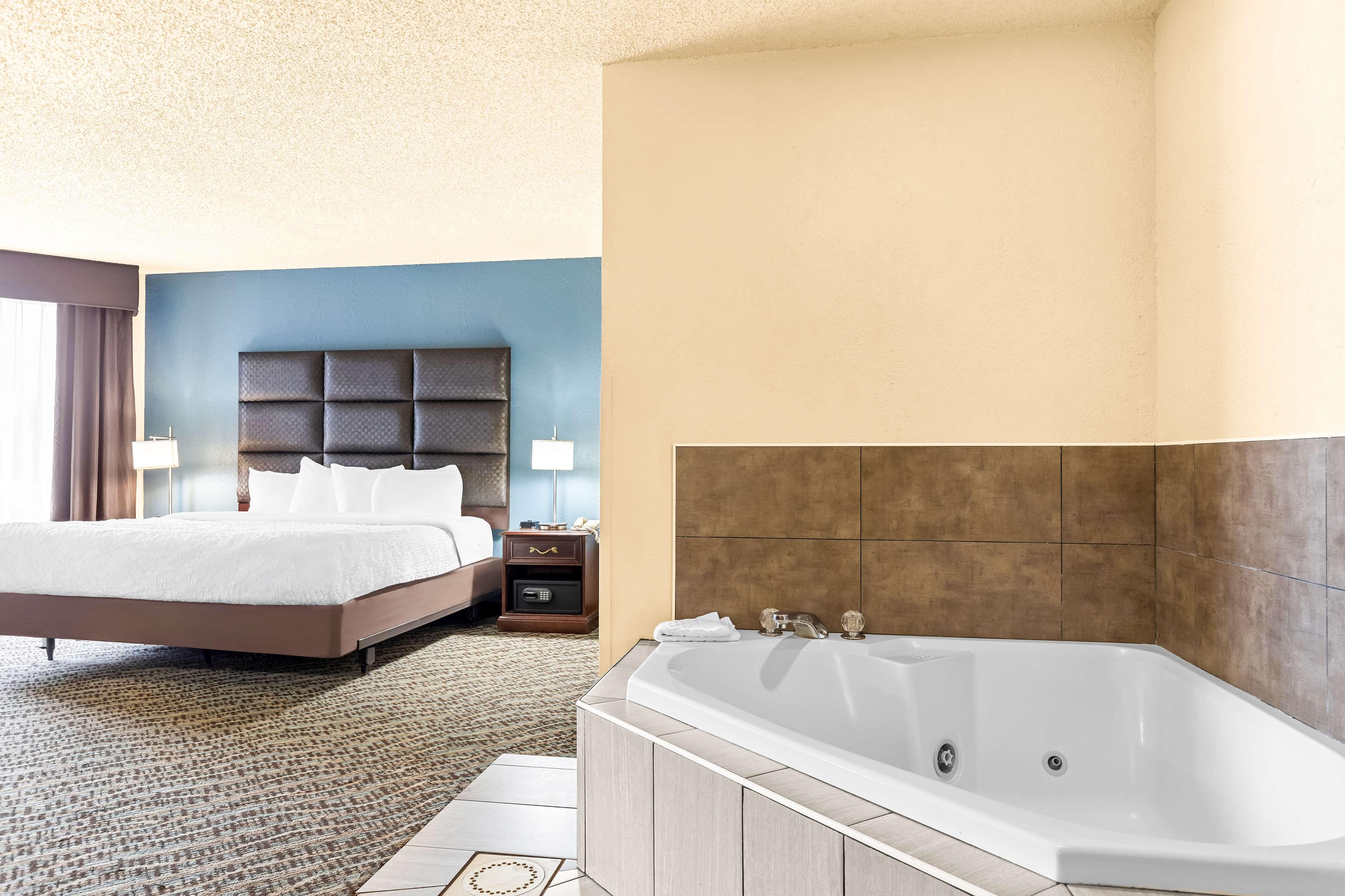 Best Western Holiday Manor