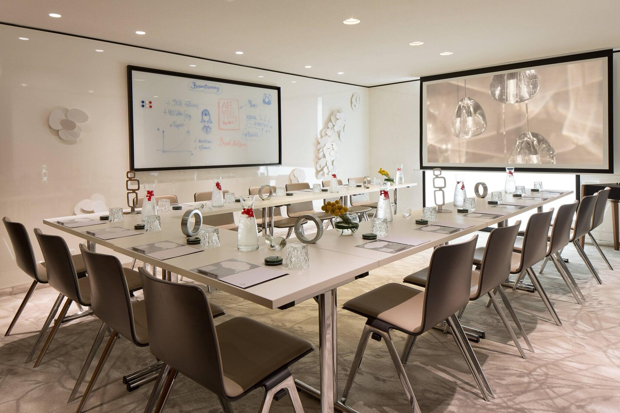 Renaissance Paris Republique Hotel by null