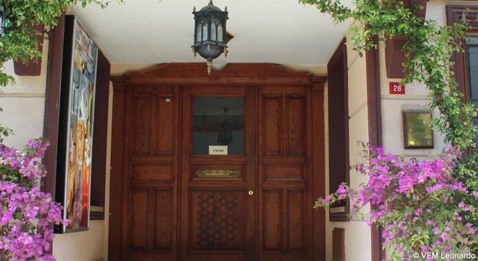 Aruna Hotel - фото