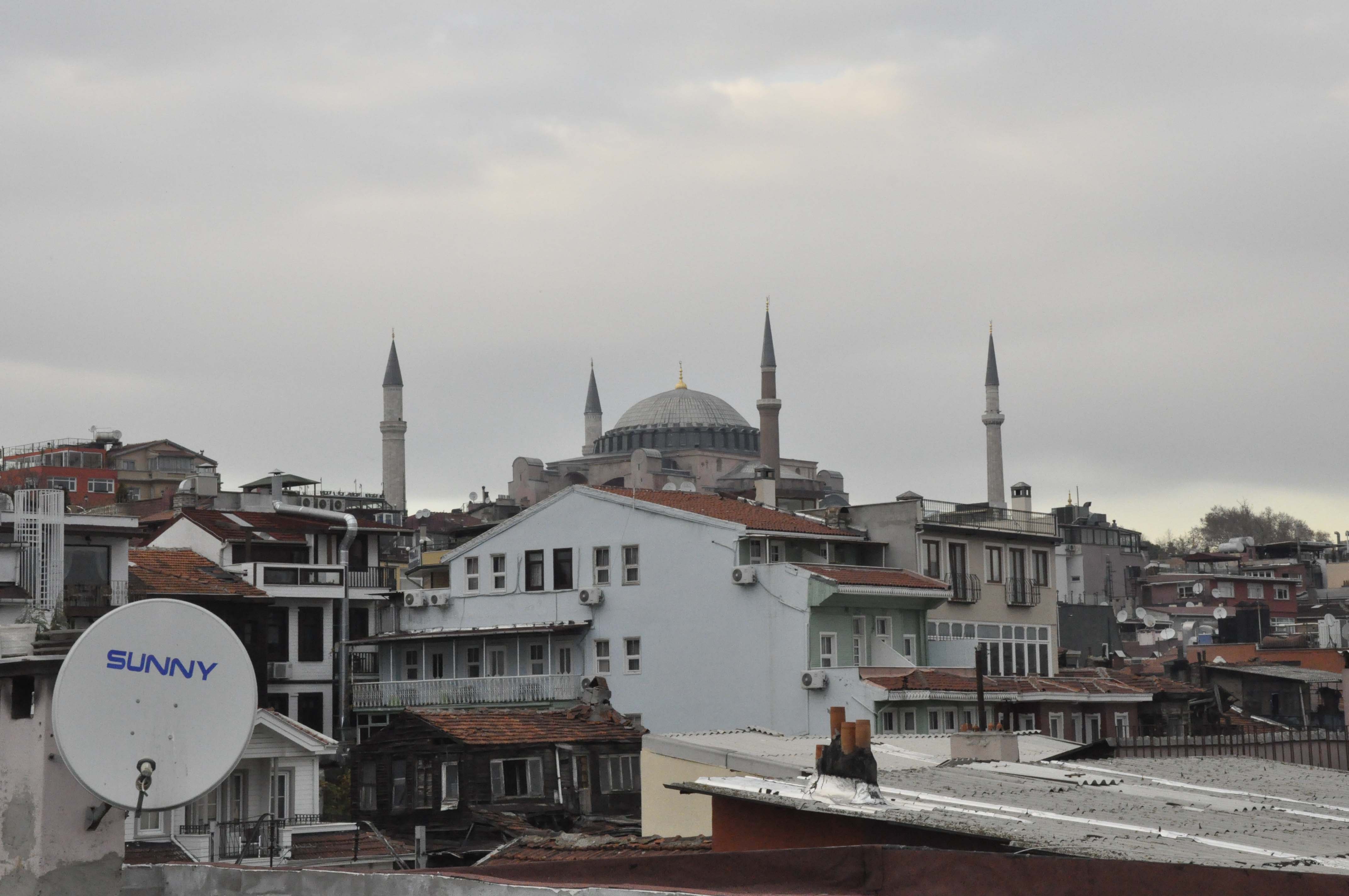 Aruna Hotel - фото