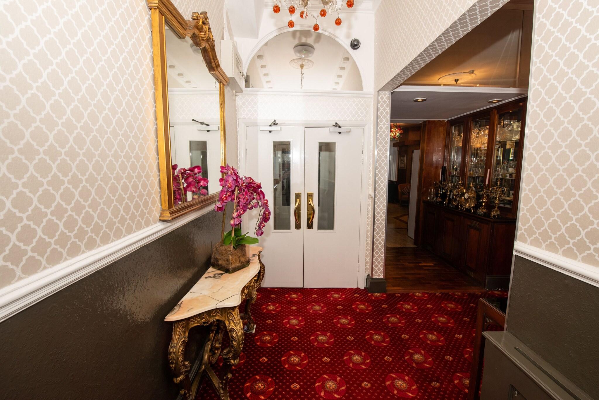 Hotel La Place by null