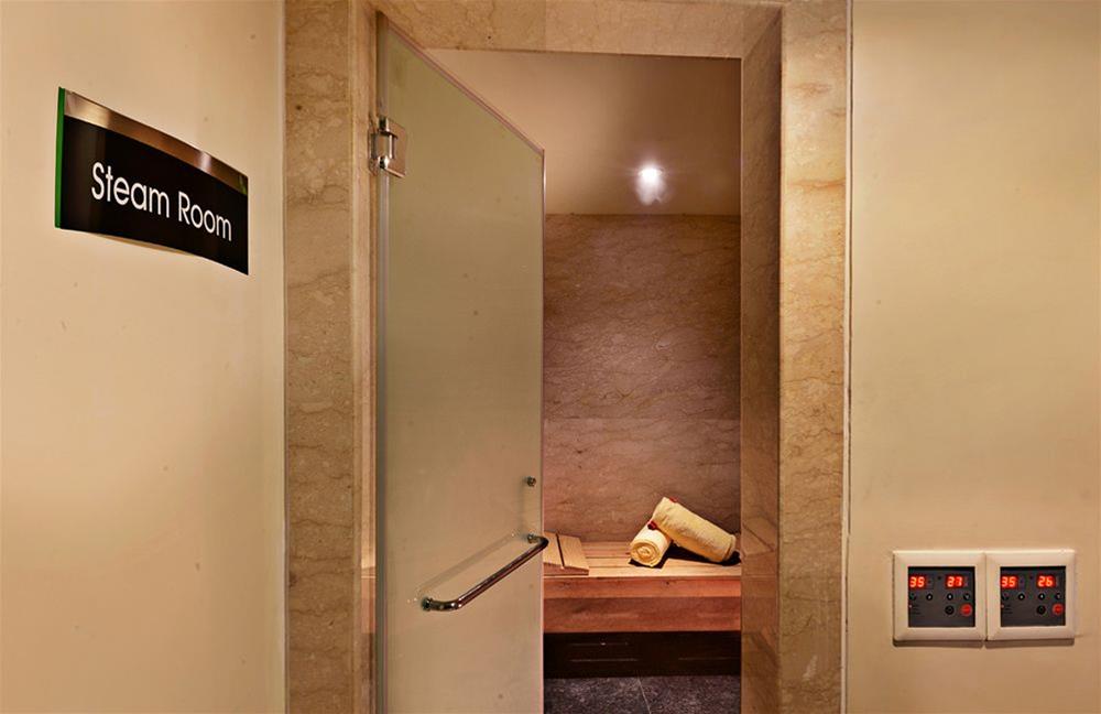Leisure Inn Grand Chanakya