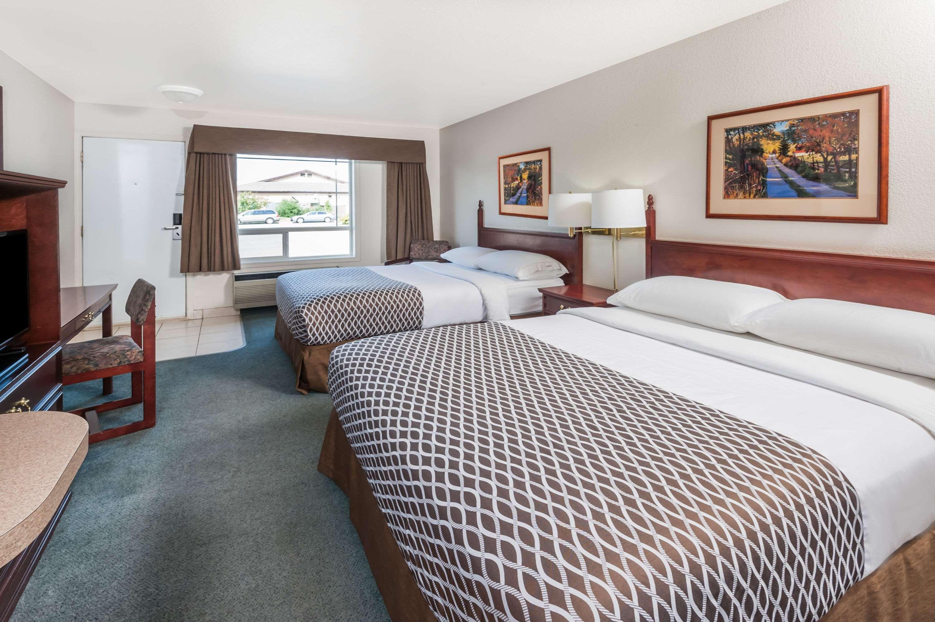 Super 8 by Wyndham High River