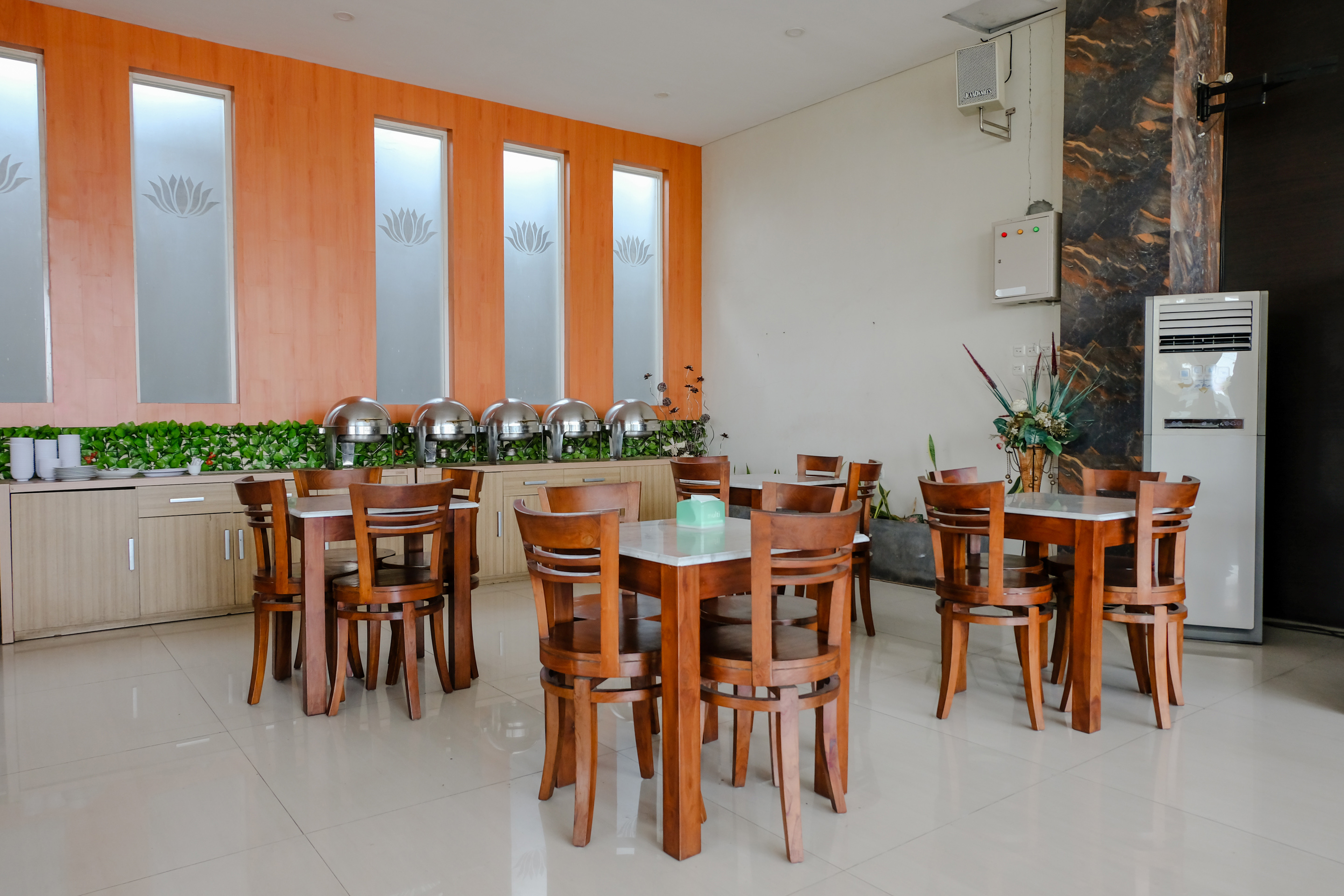Townhouse OAK Series Style Hotel Jember