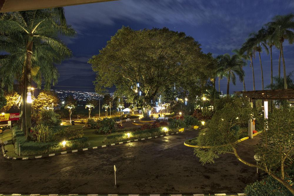 éL Hotel Kartika Wijaya Batu by null