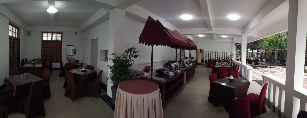 Padang Hotel