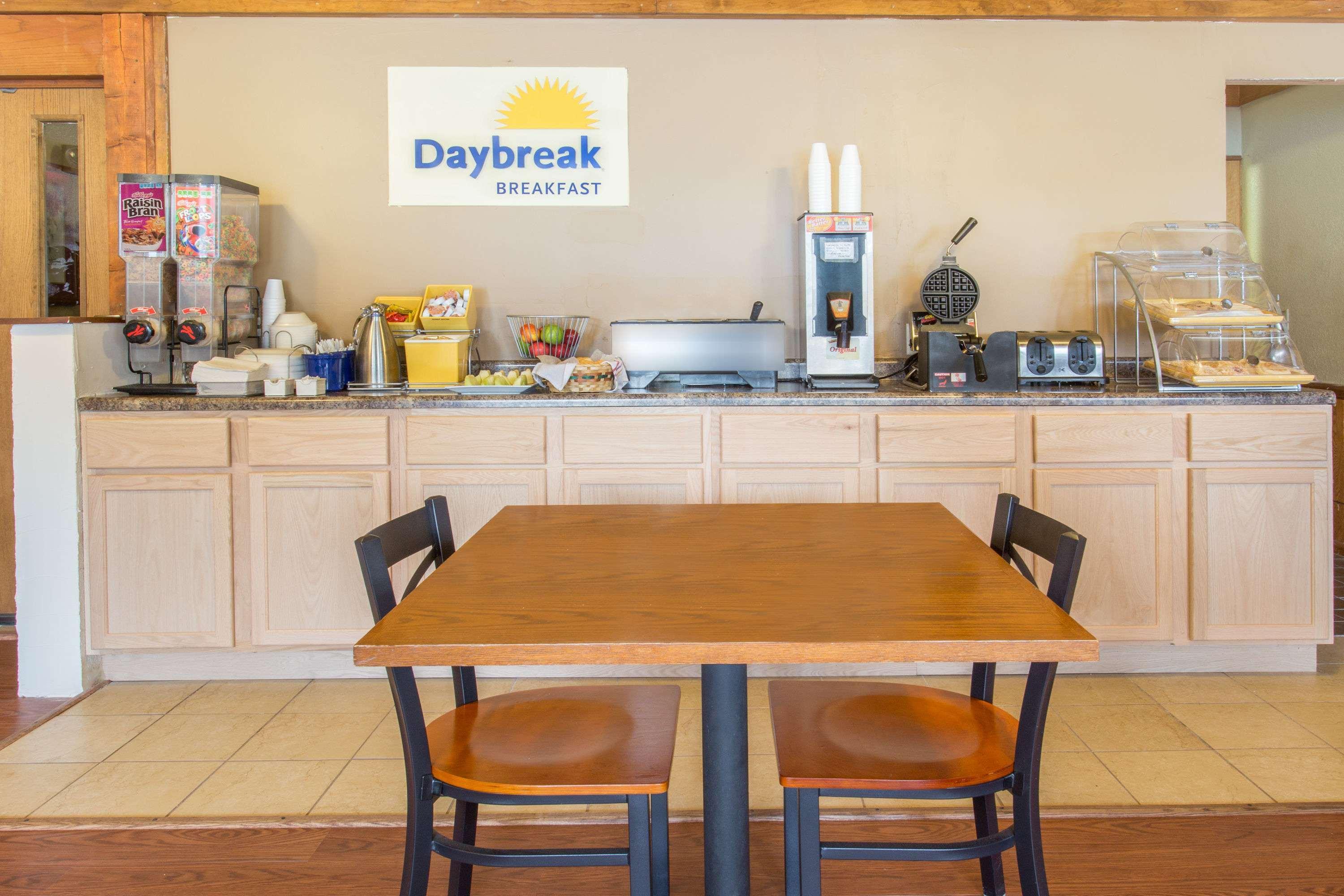 AmeriVu Inn and Suites - Sheboygan Falls