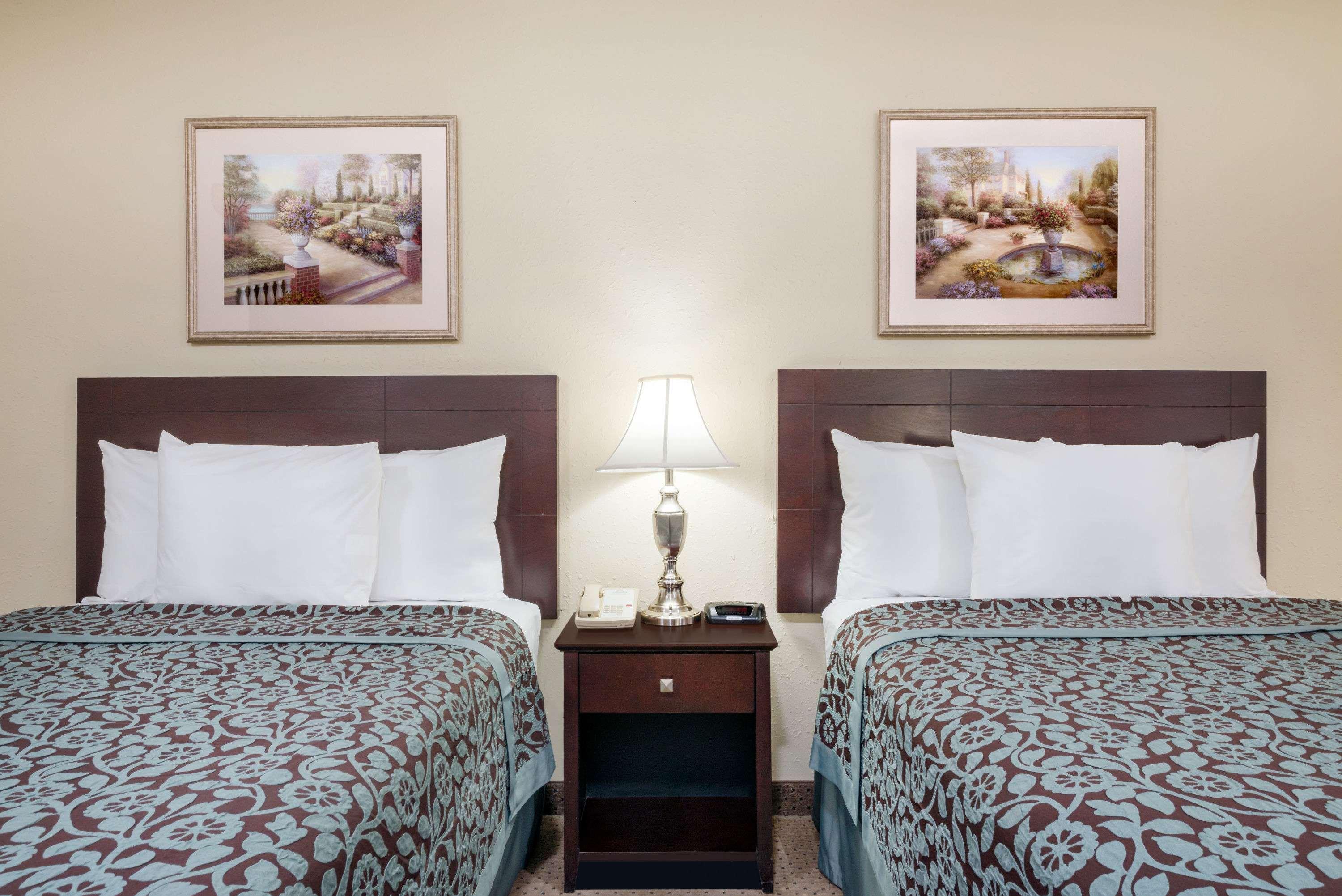 Days Inn By Wyndham Indianapolis Off I-69