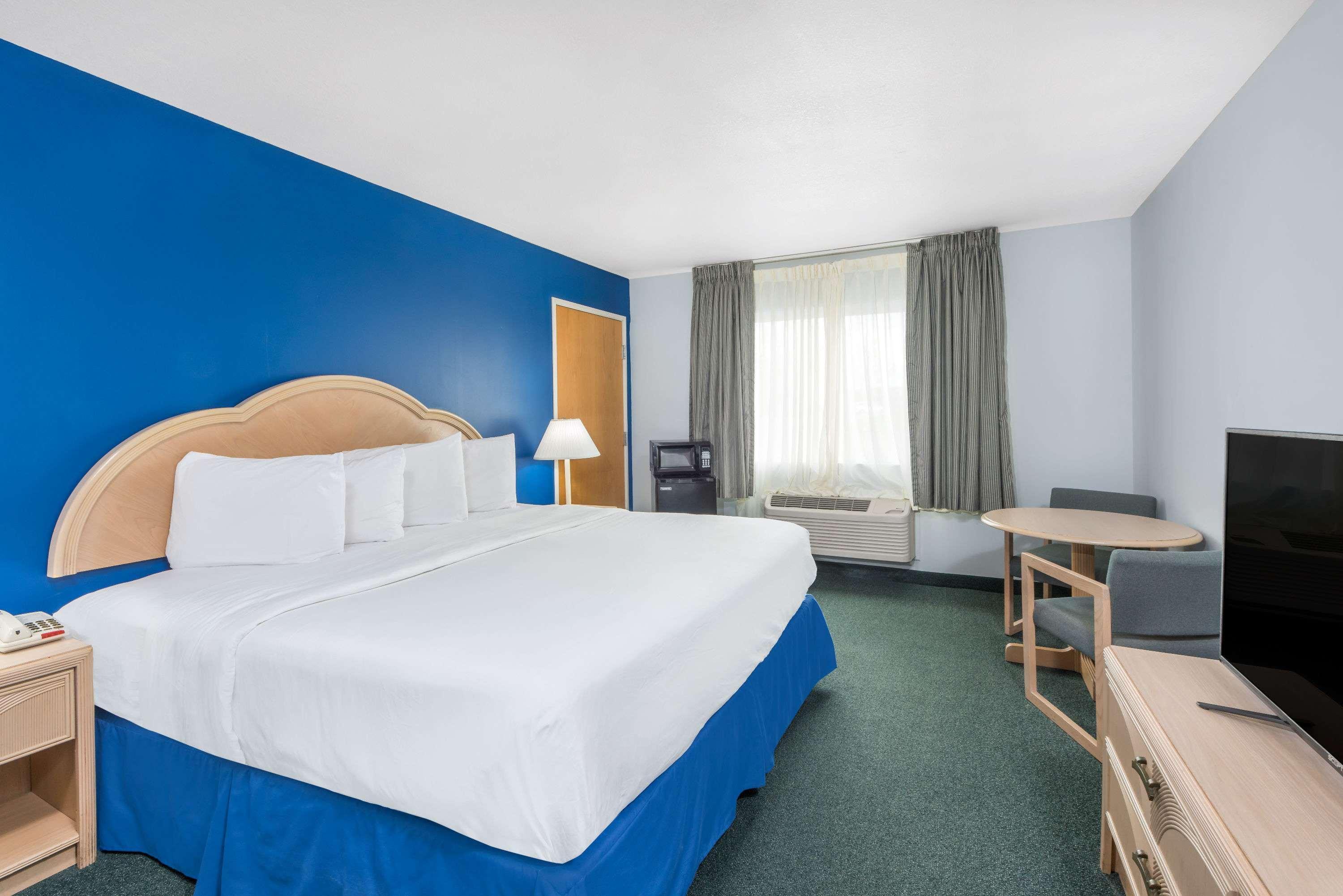 Days Inn By Wyndham Osage Beach Lake Of The Ozarks