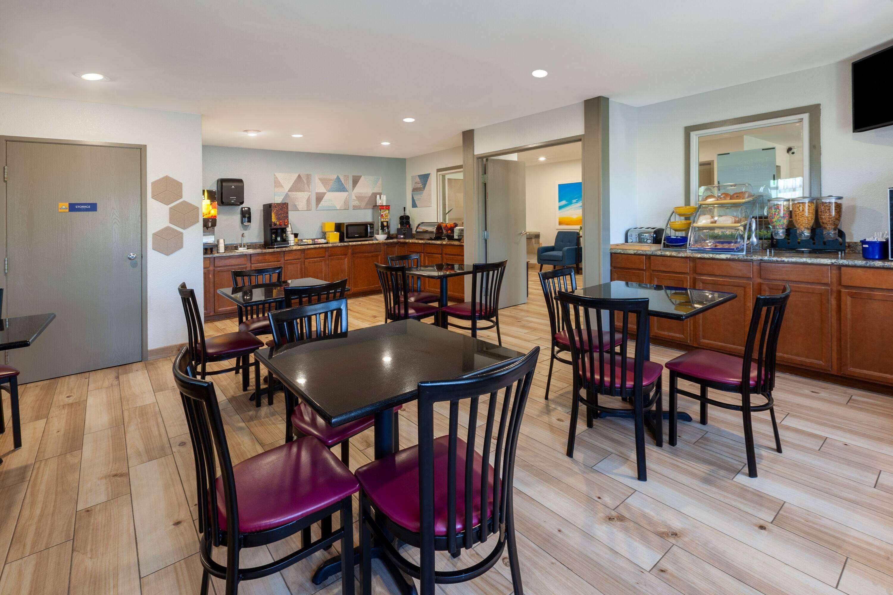 Days Inn by Wyndham Racine/Sturtevant