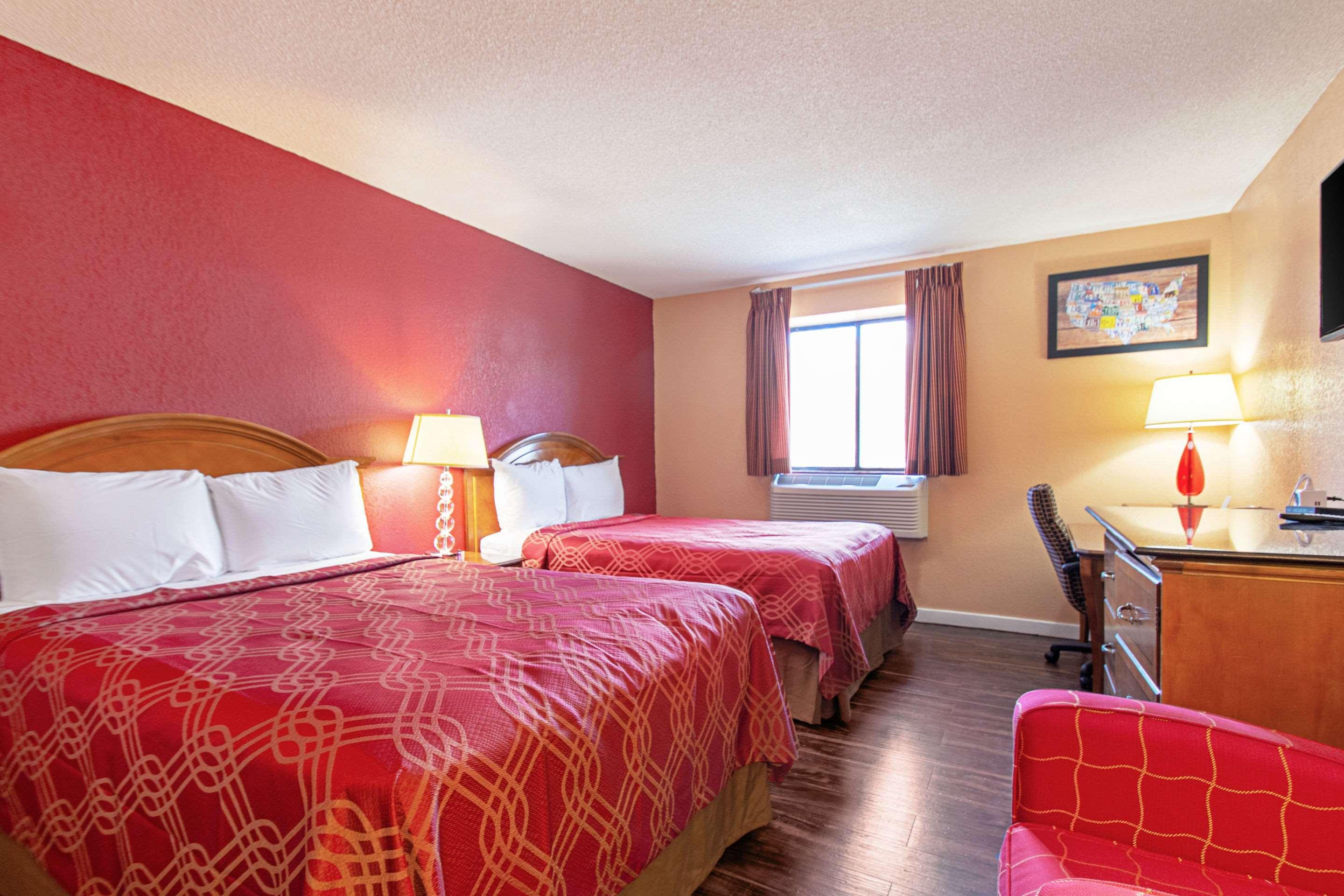 Utica Stay Inn
