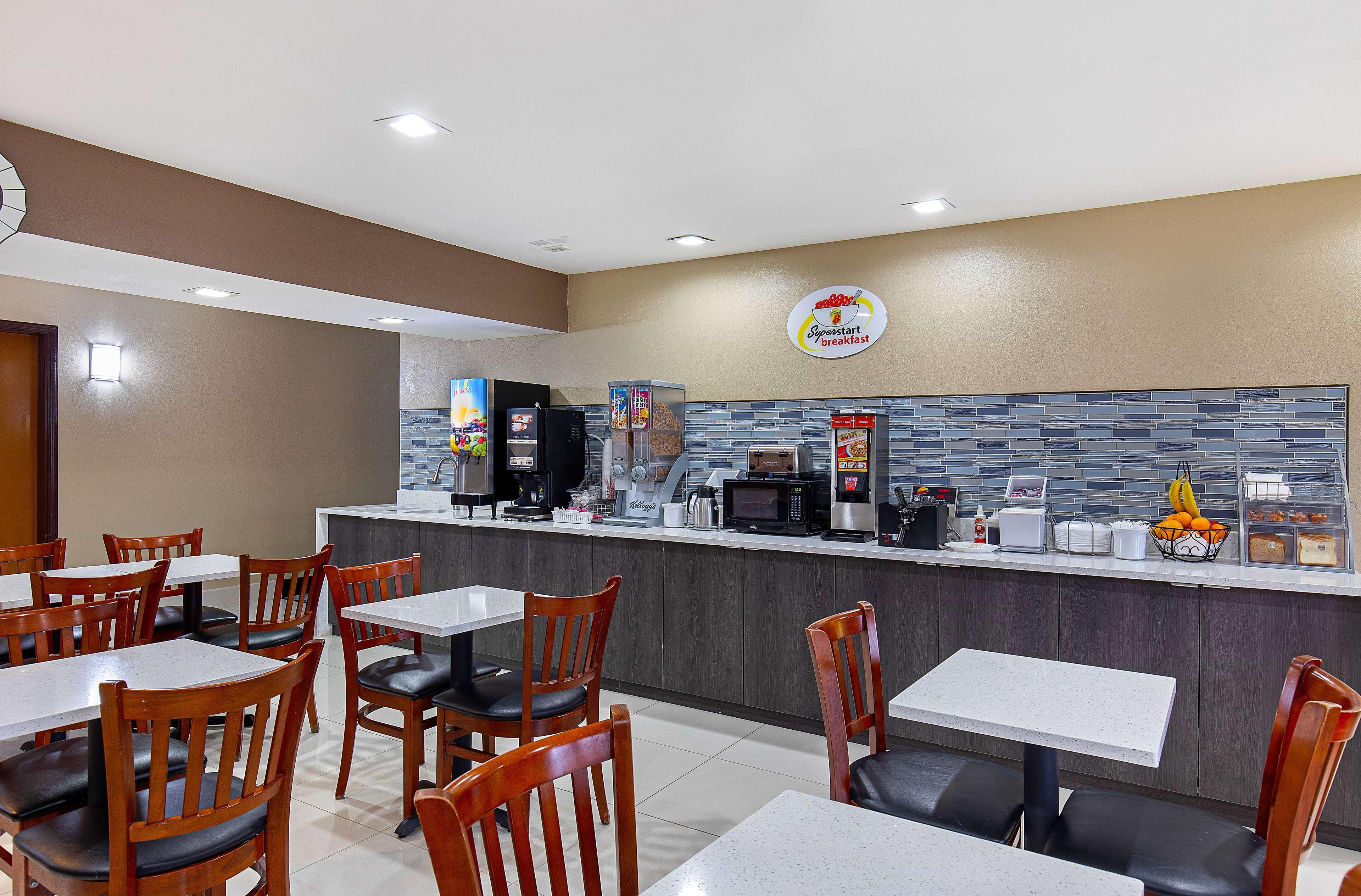 Super 8 by Wyndham Eddyville/Kuttawa