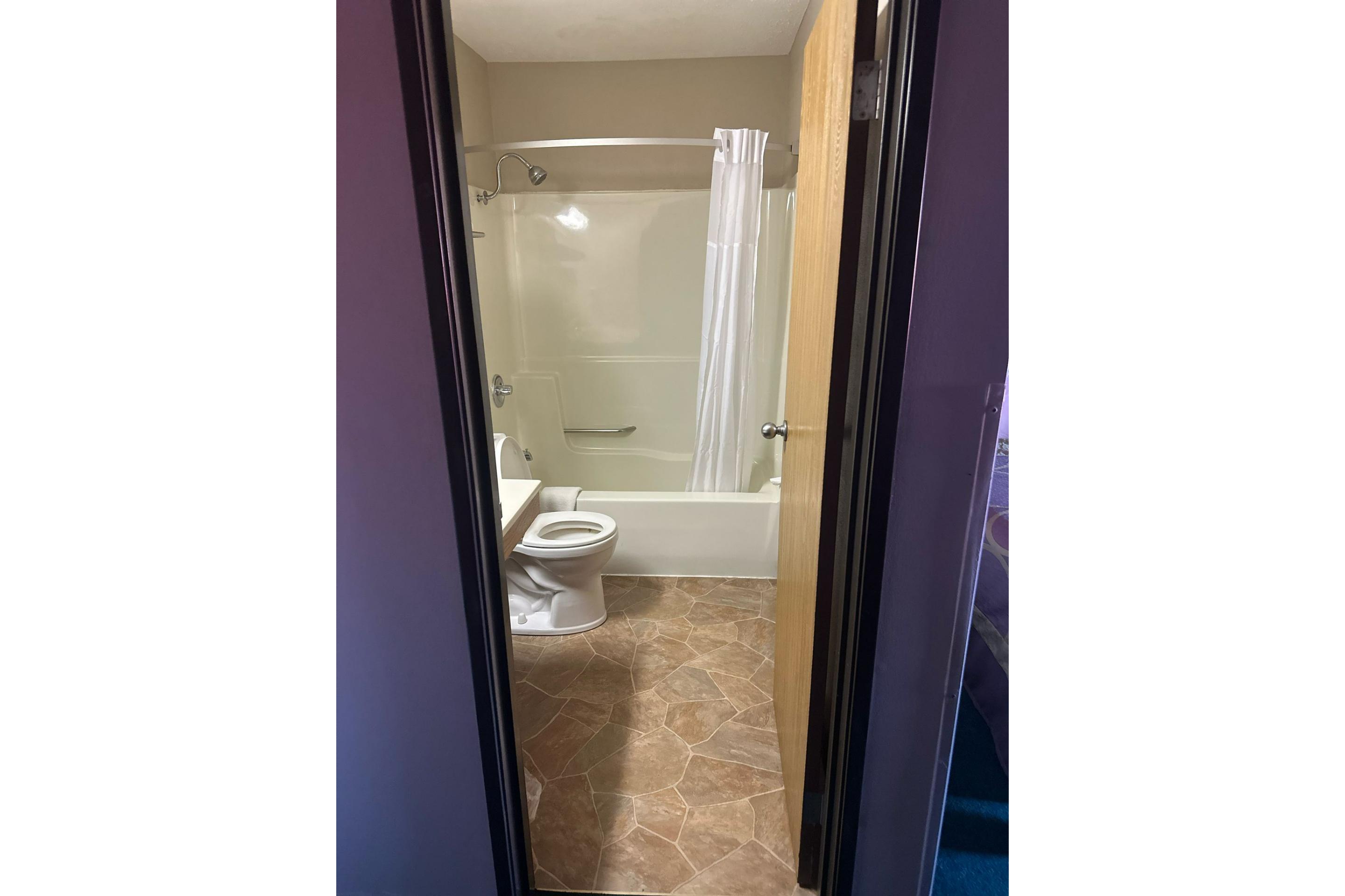Burgundy Inn & Suites