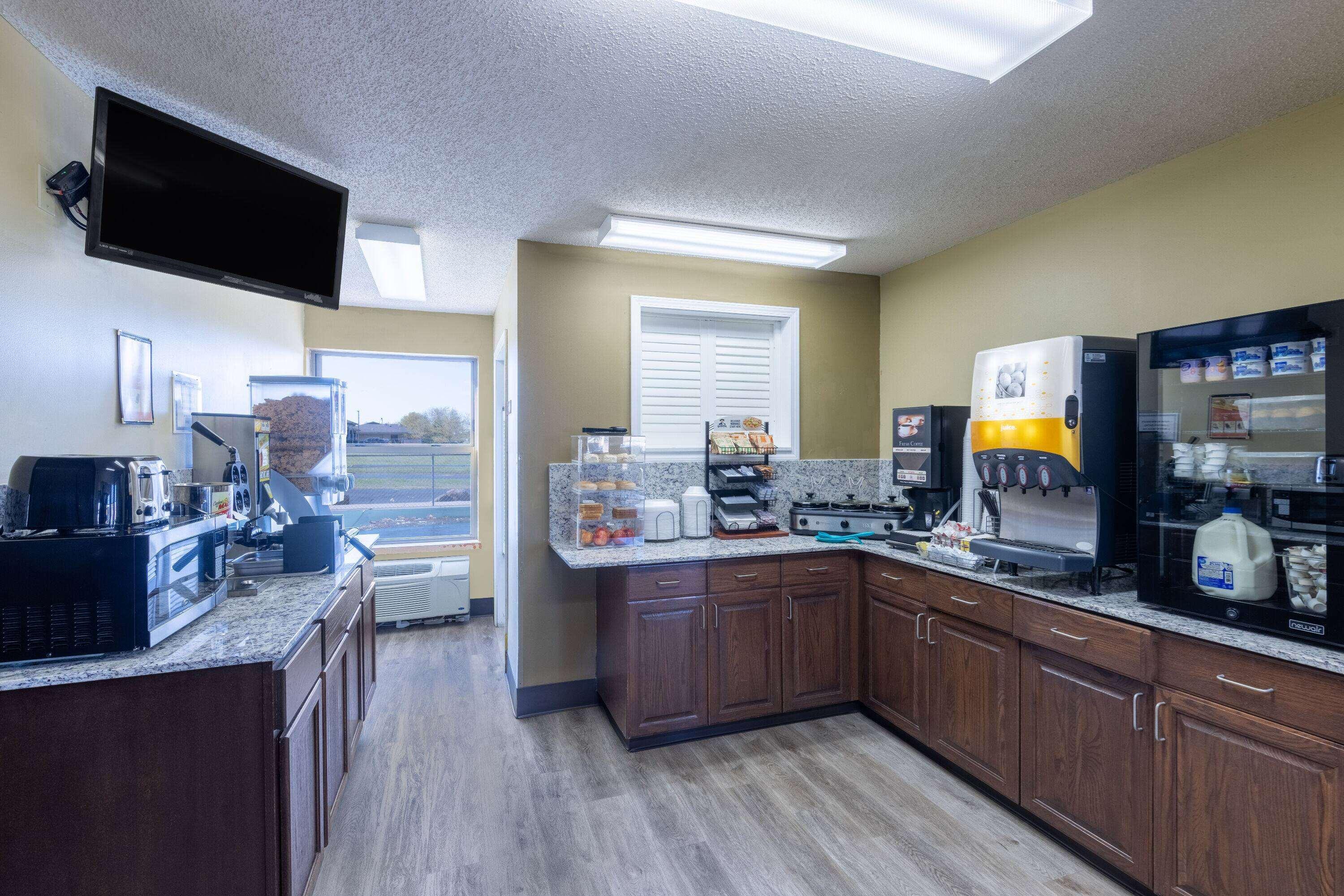 Super 8 by Wyndham Nixa/Springfield Area