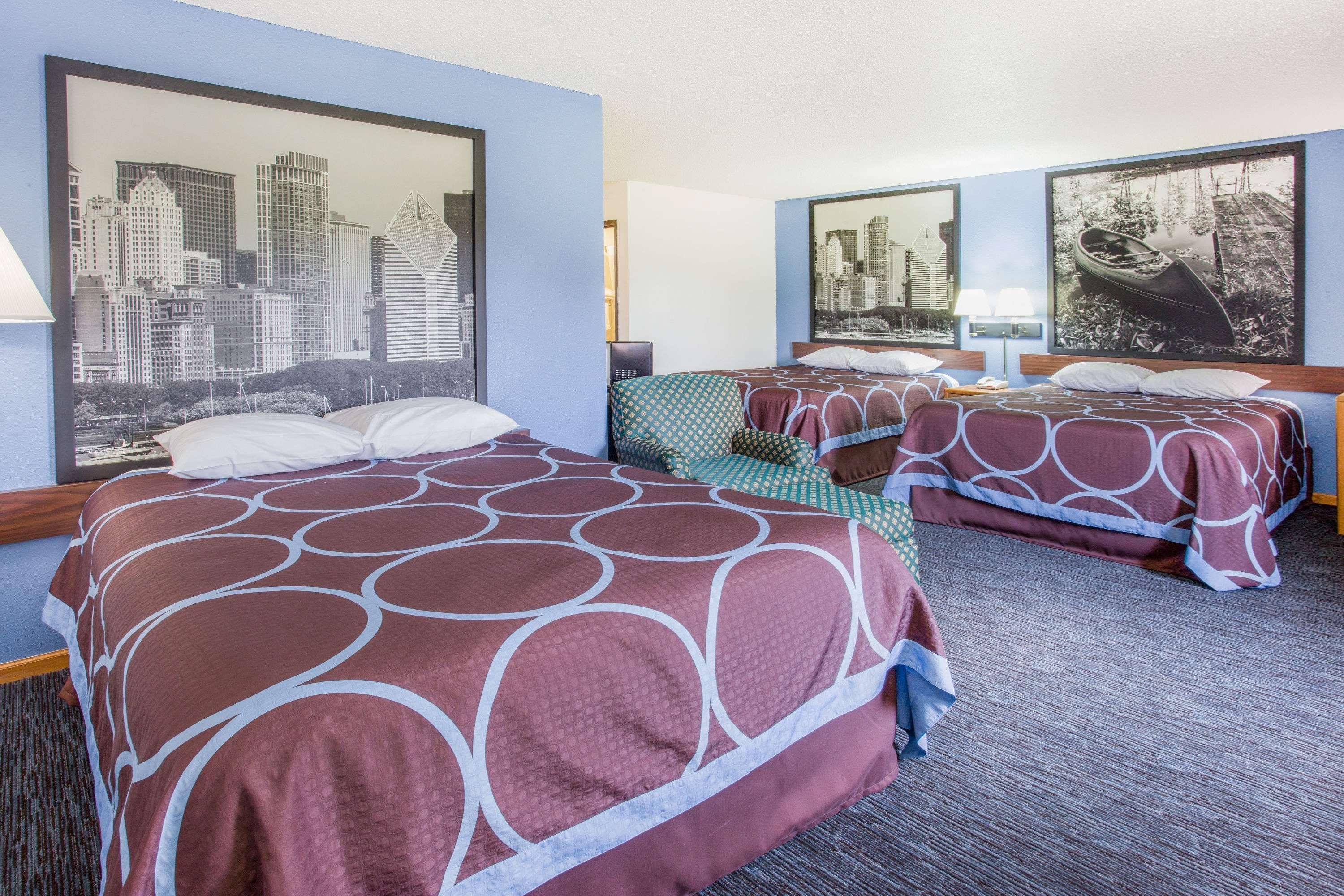 Super 8 By Wyndham Monmouth Il