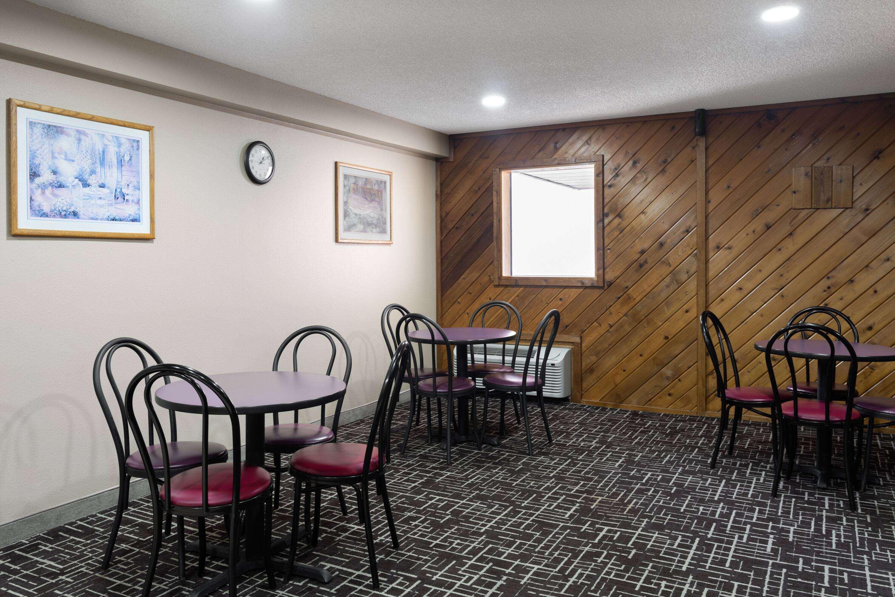 Super 8 By Wyndham Dyersville