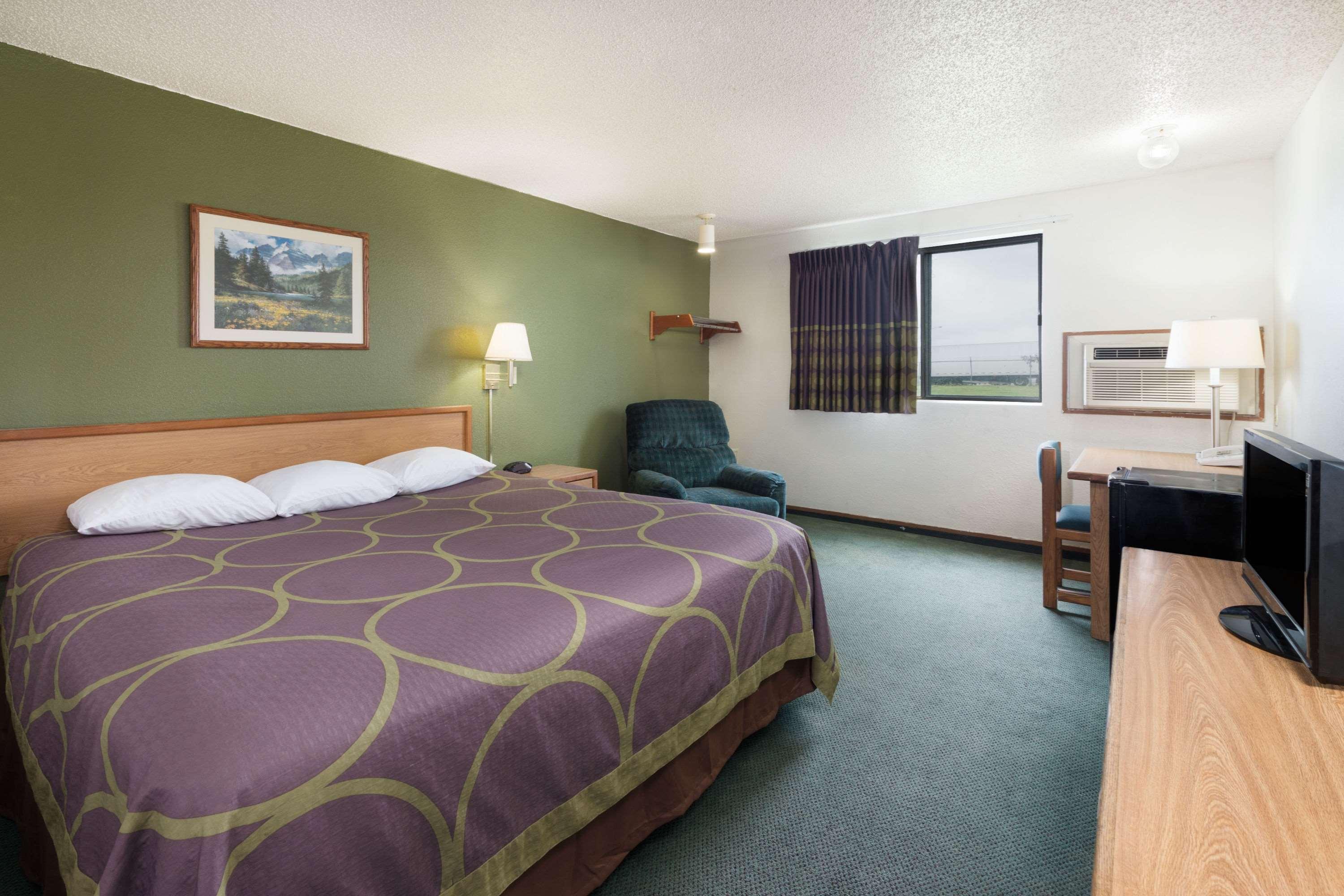 Capital O Amerihost Inn & Suites Kingdom City