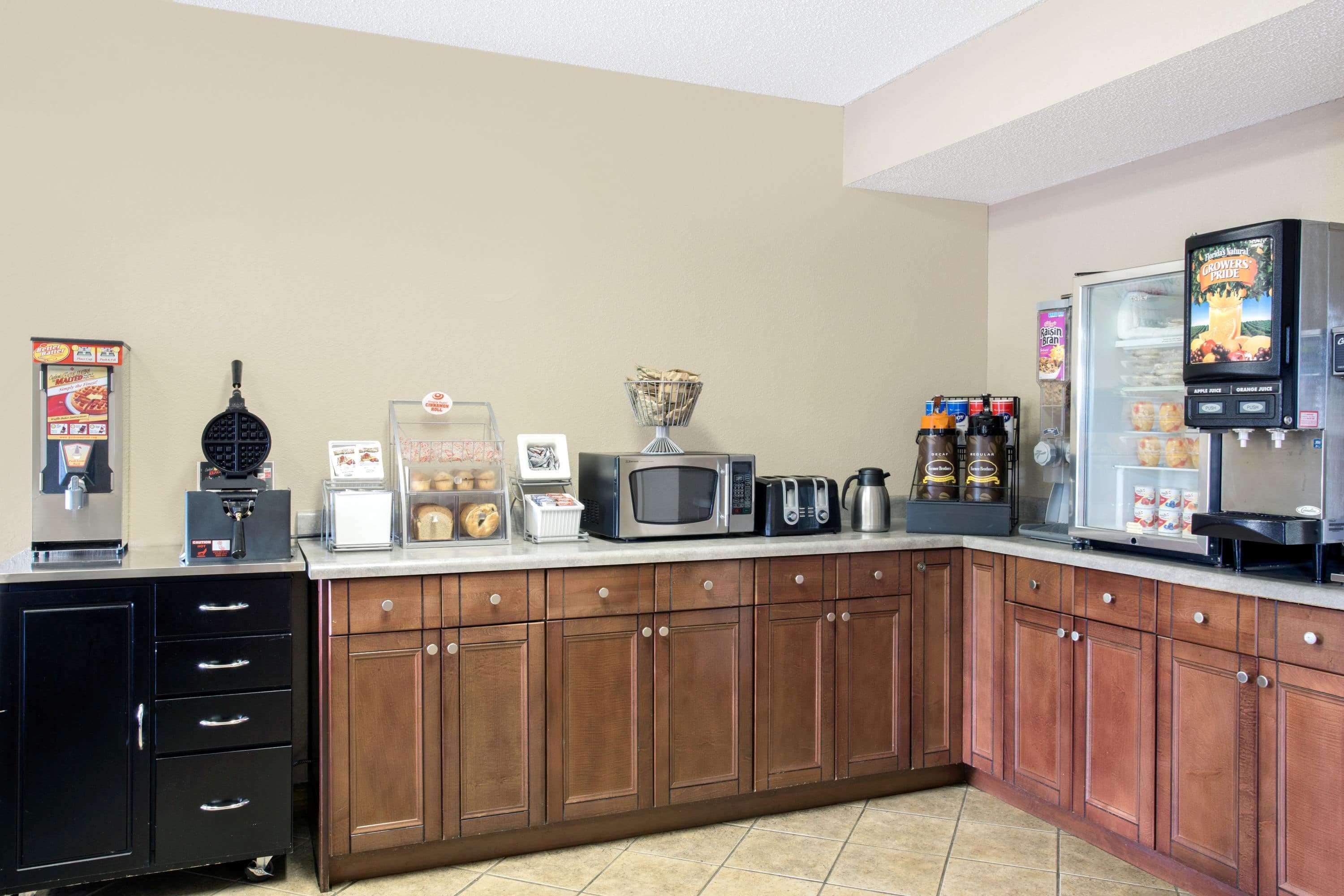 Super 8 by Wyndham Clemmons/Winston-Salem Area
